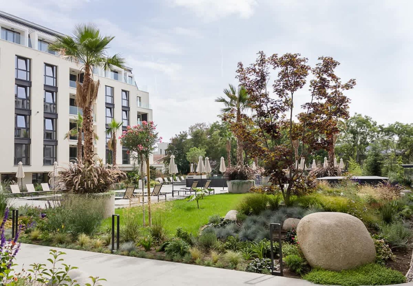 Azur Premium 1BD Flat  Pool &amp; Parking - Photo 25