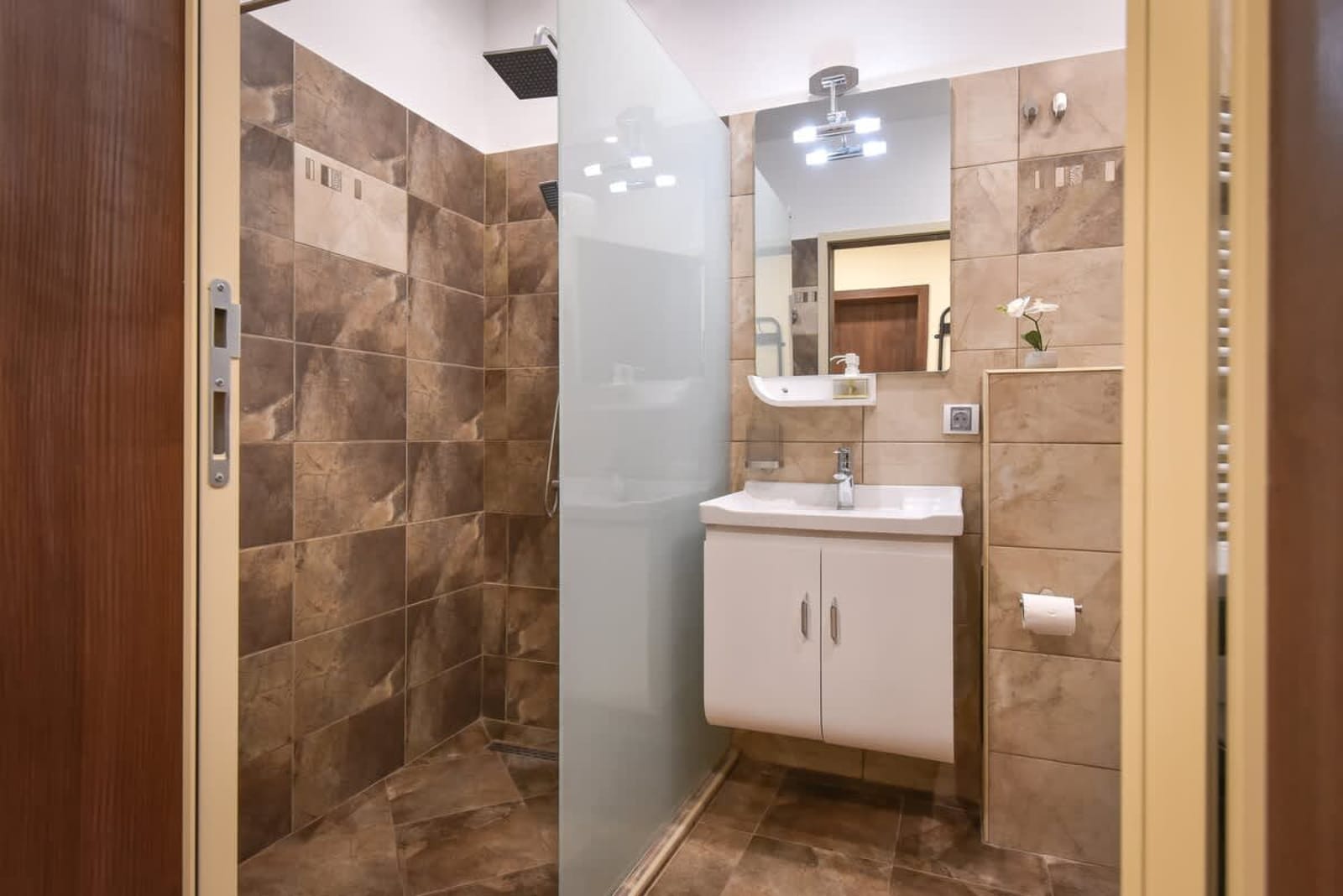 • Kanso Japan • 2-BDR Central Flat with Balcony - Photo 16