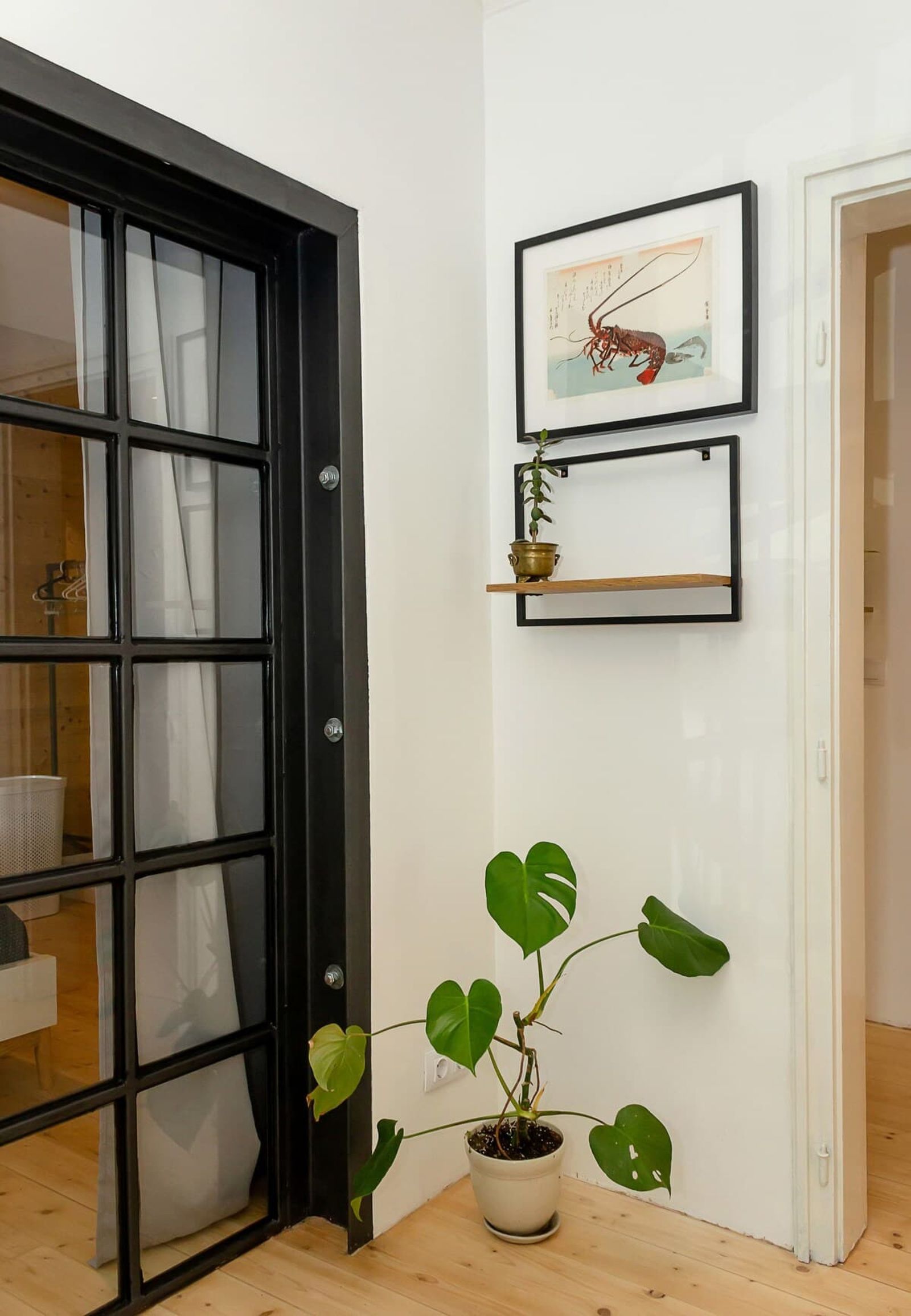 Bright &amp; Spacious Apartment with a Charming Balcon - Photo 15