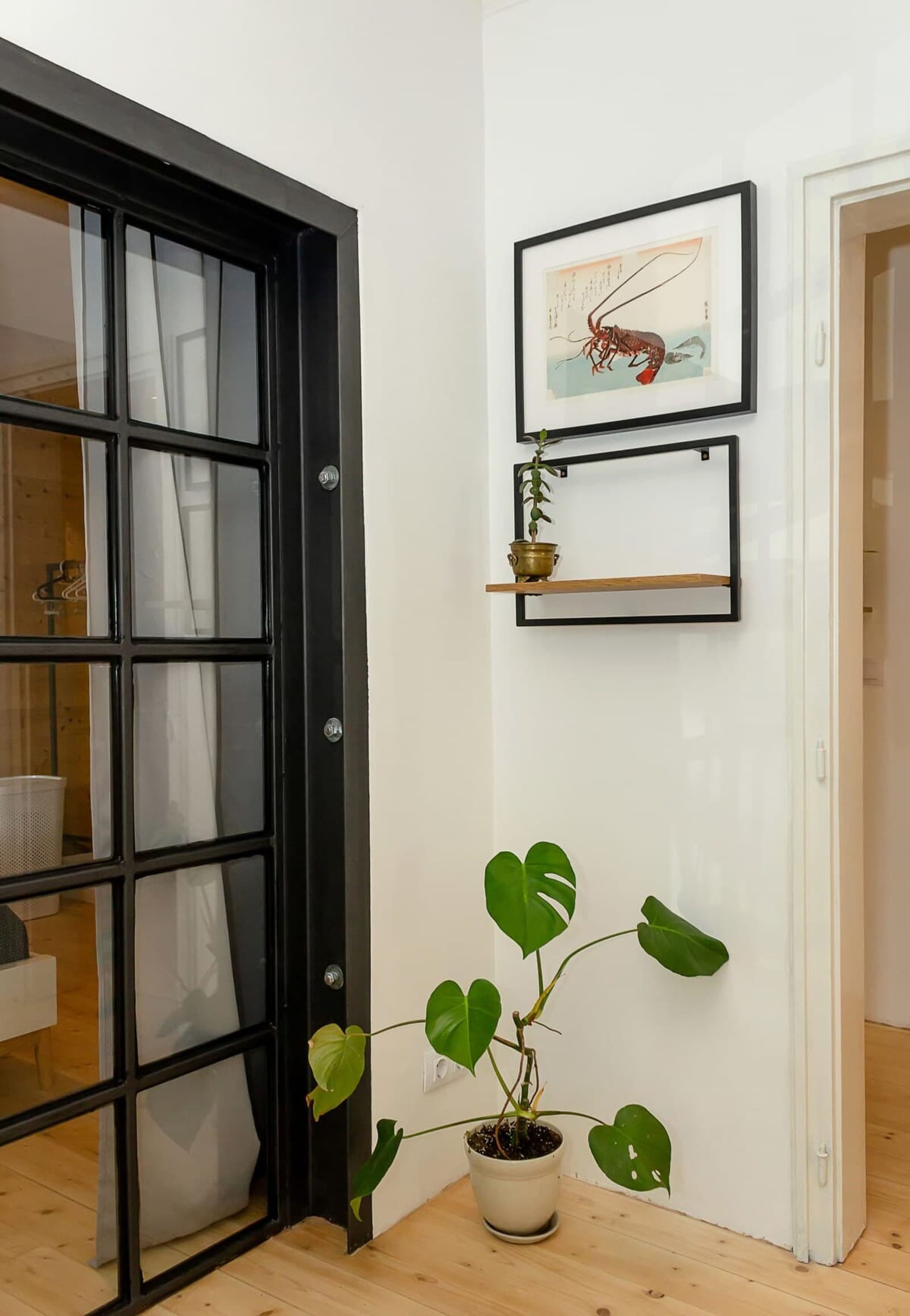 Bright &amp; Spacious Apartment with a Charming Balcon - Photo 15