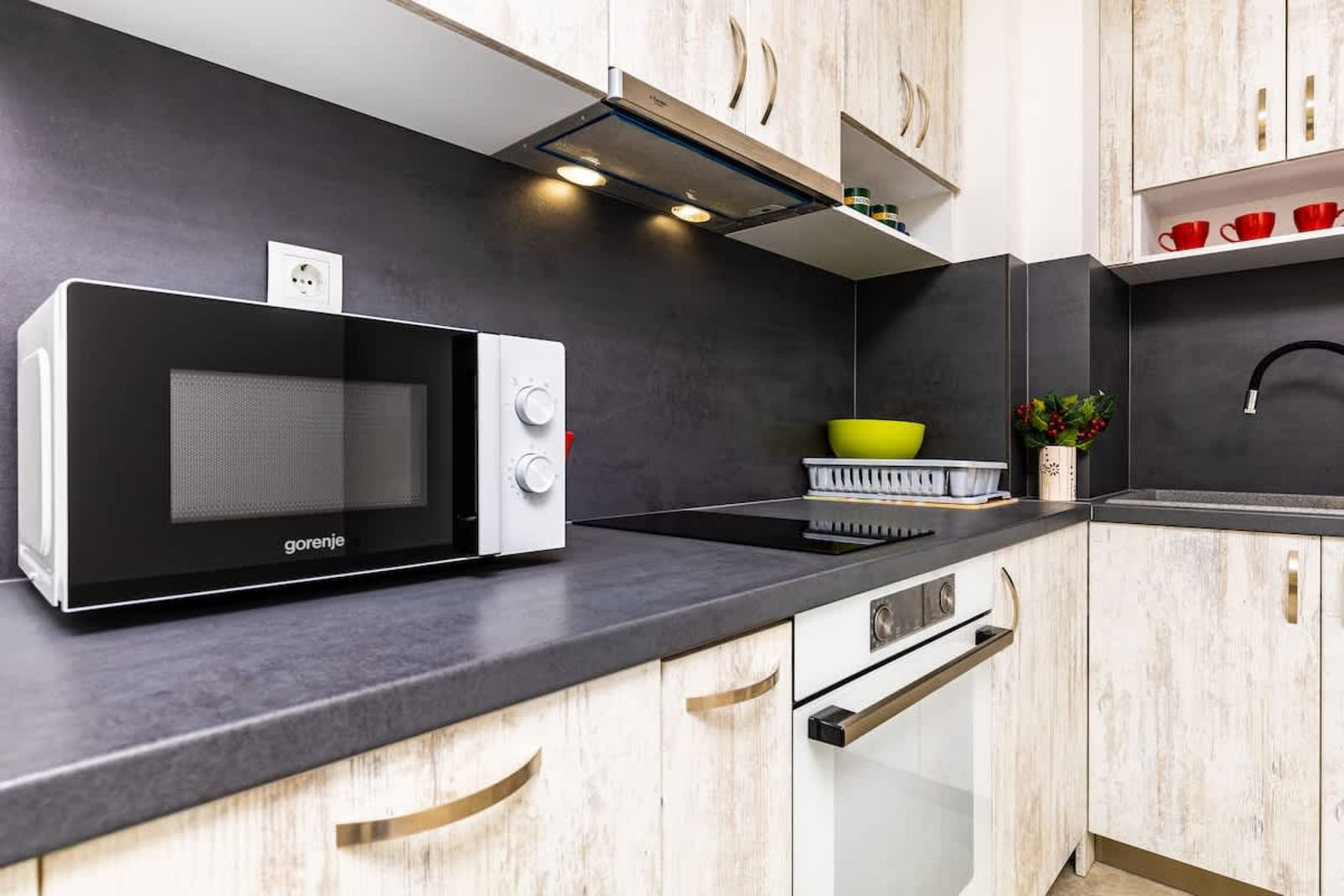 Radiant Retreat: Bright 1BD Haven in Plovdiv - Photo 14