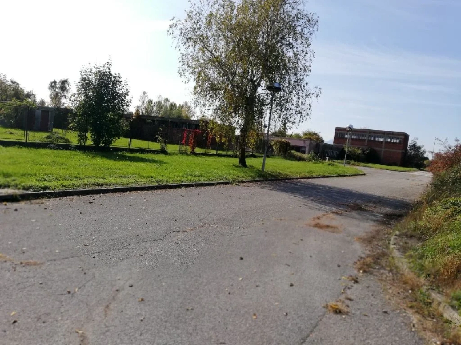 Beautiful Abandoned Factory - Photo 28