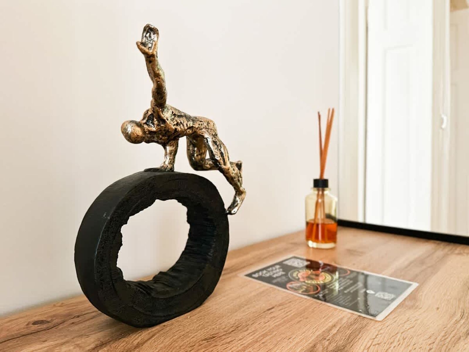 Classic Charm ~ 2BD Central Apartment - Photo 6