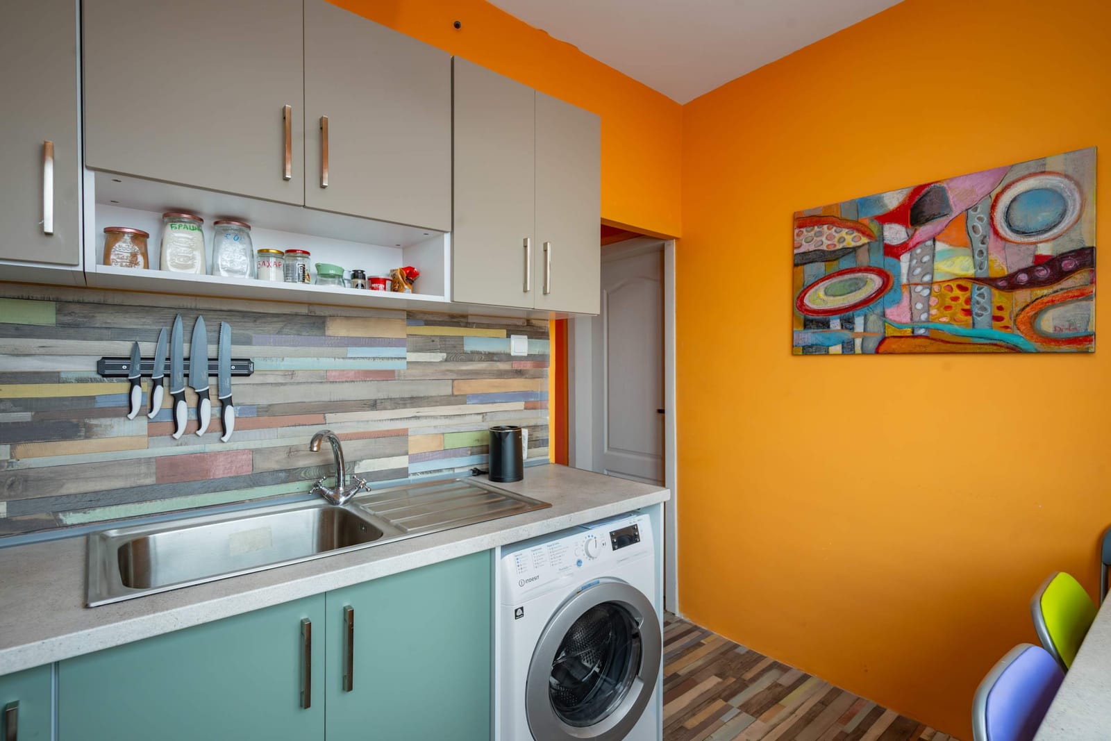 Life in Colours - Artistic 1BD Apartment - Photo 14
