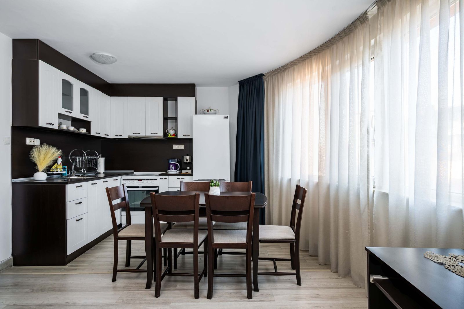 Sunny &amp; Modern 1BD Apartment - Photo 13