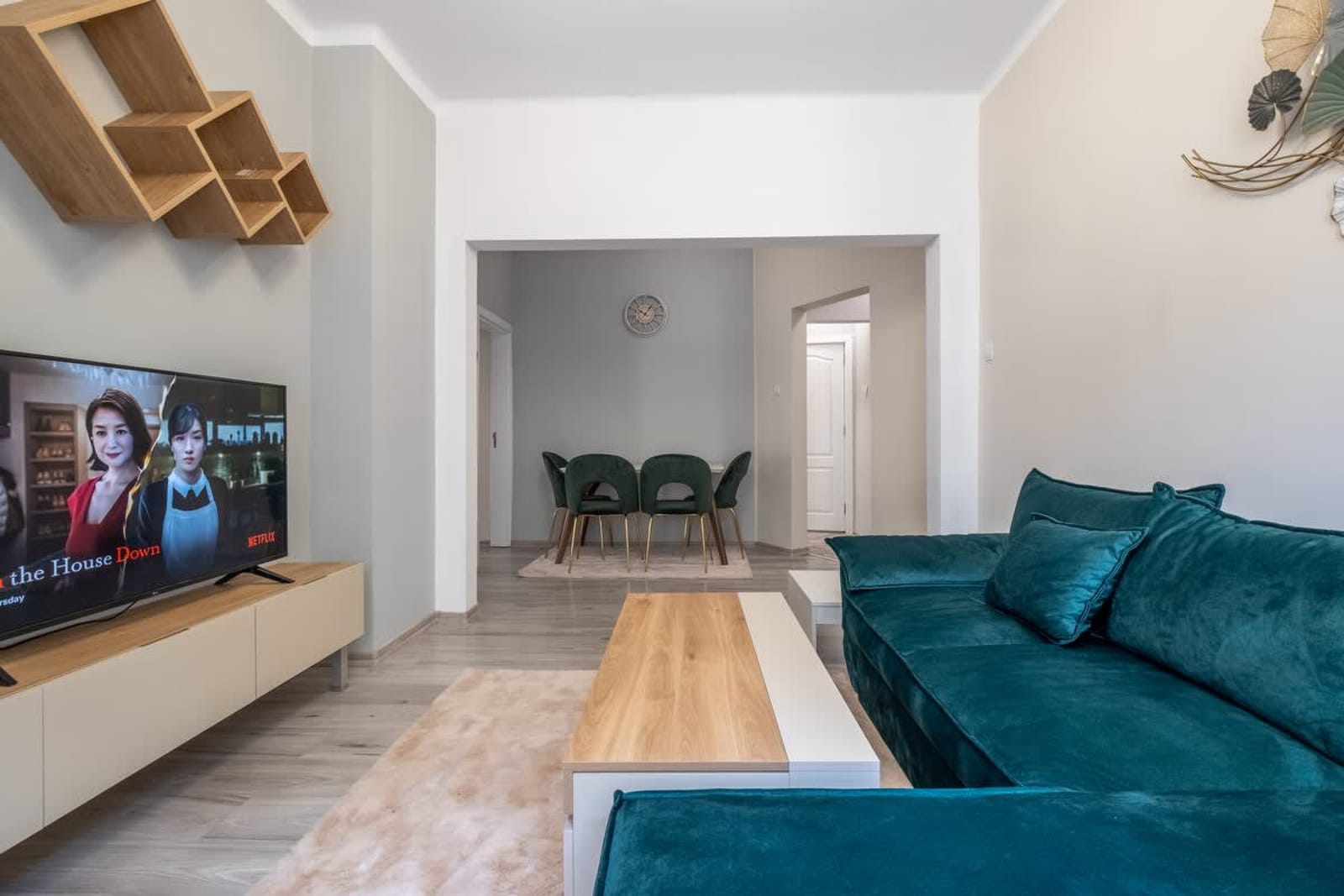 Central Charm  2BD apartment close to NDK - Photo 7