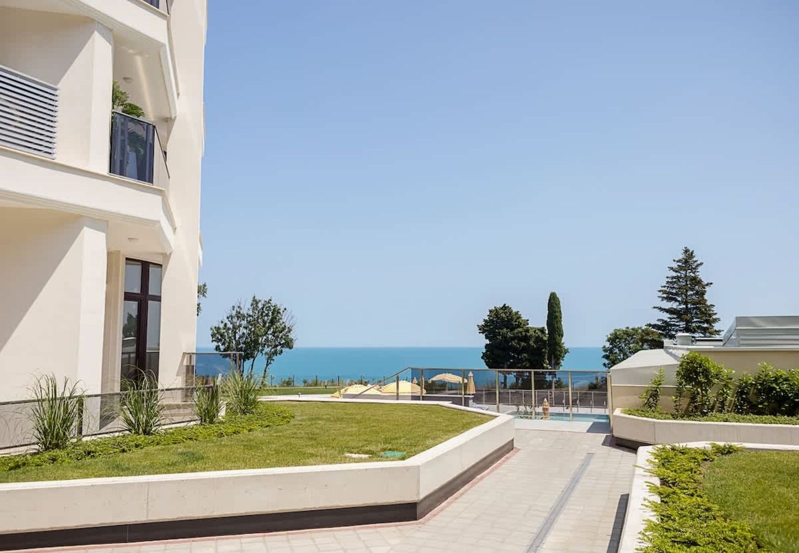 Stylish 1BR with Balcony &amp; Parking | Skyline Varna - Photo 28