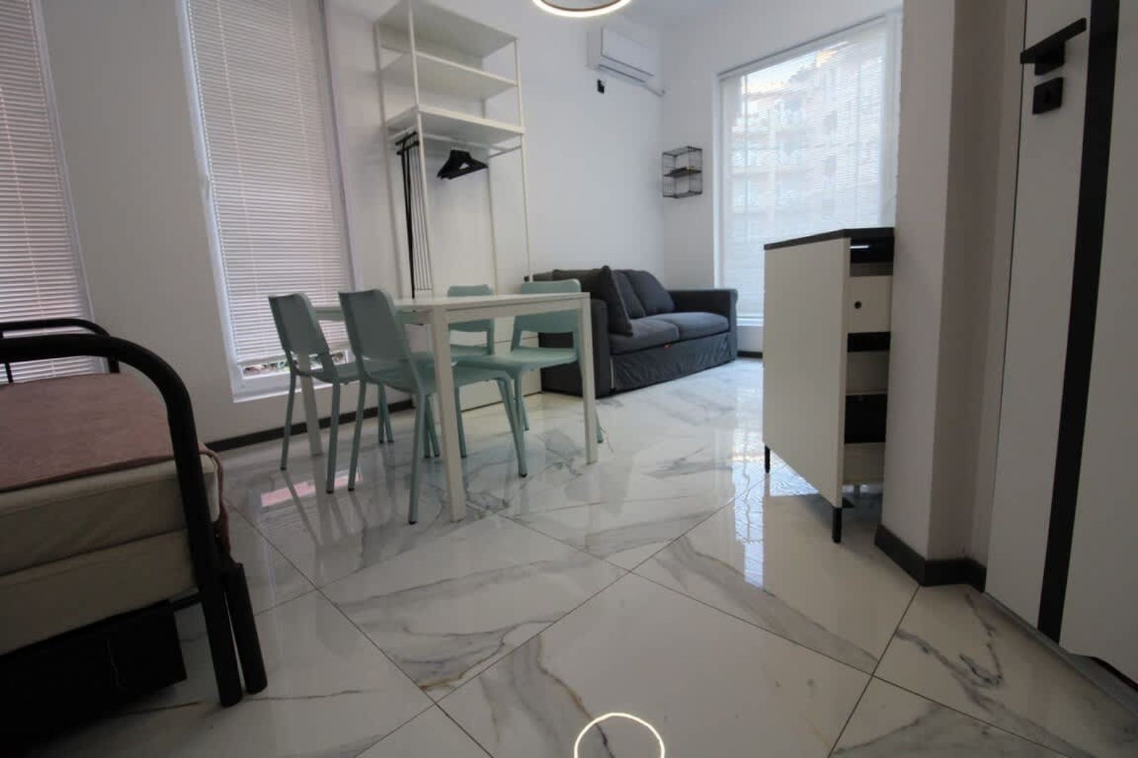 Sunny Day 6 Modern Studio - Photo 17