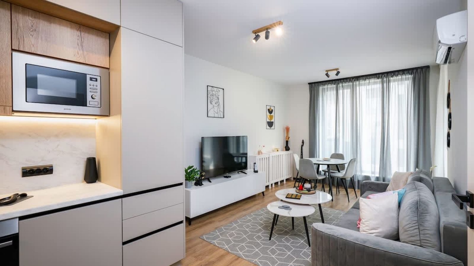 Fresh &amp; Modern Apartment with Balcony - Photo 10