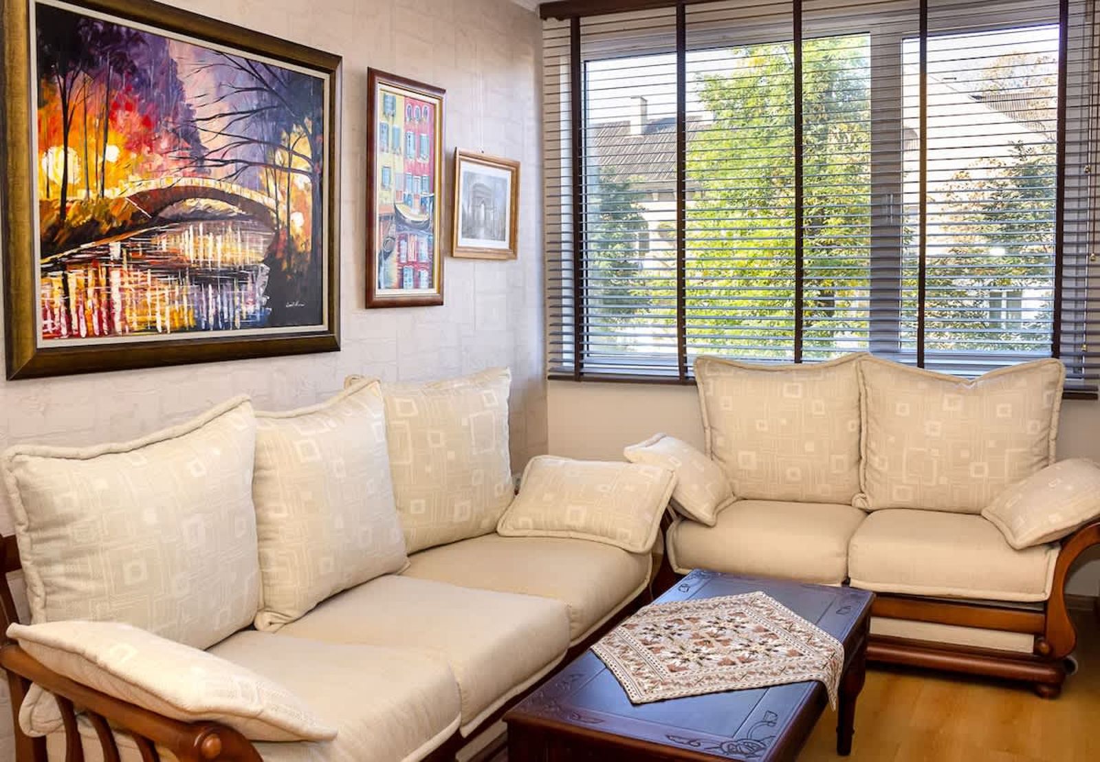 Cozy 1BD Apartment with Free Parking in the Area - Cover Photo