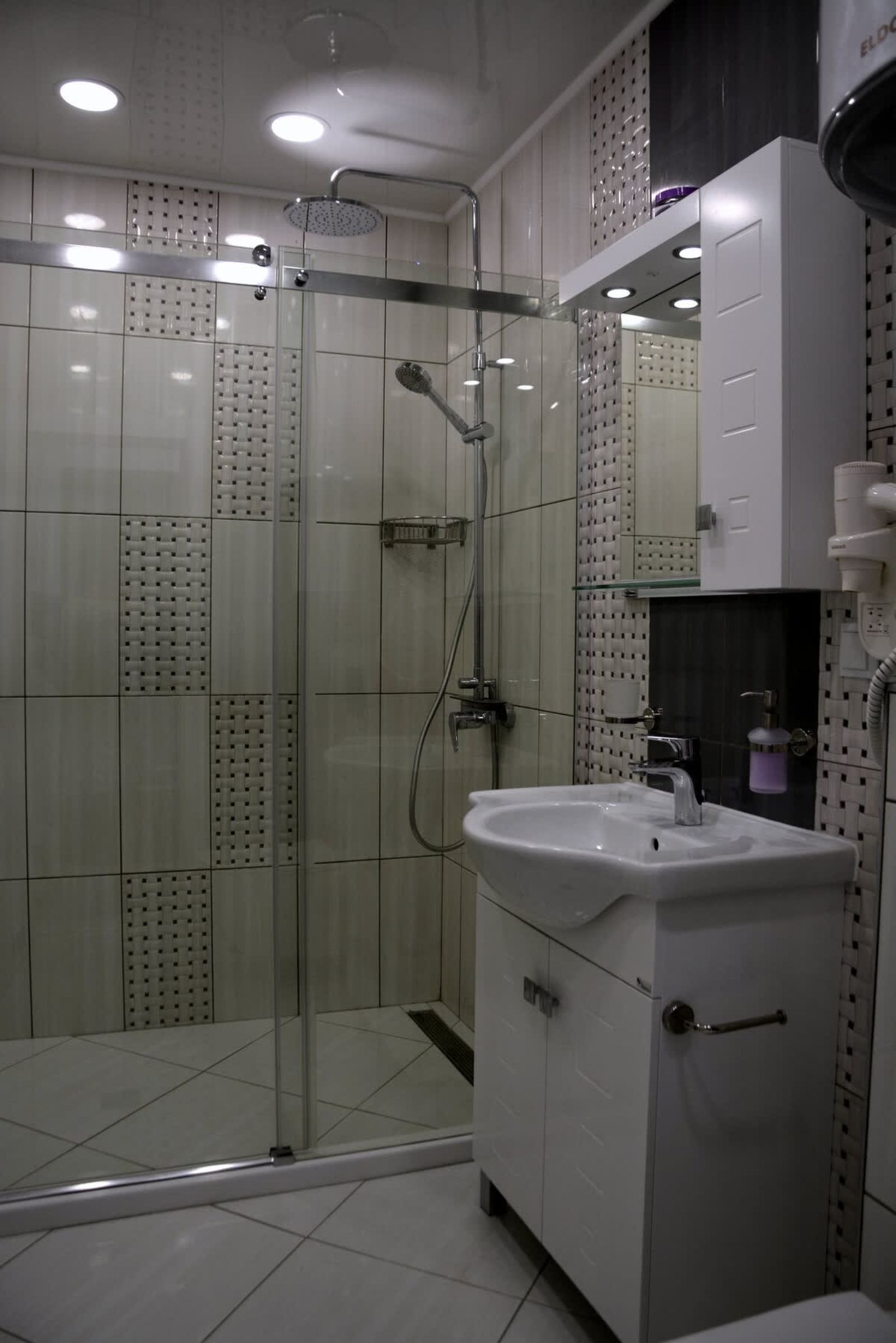 Unbeatable Location: New Lux Apartment Varna beach - Photo 7