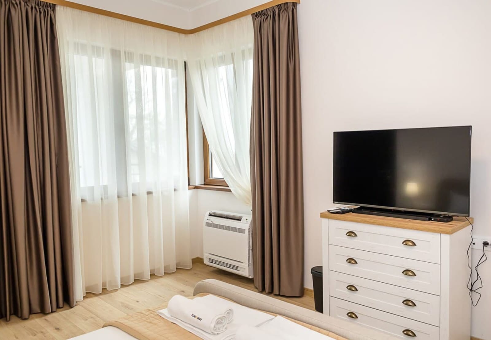 Private Villa with 5BD, Pool &amp; Stunning Sea Views - Photo 11