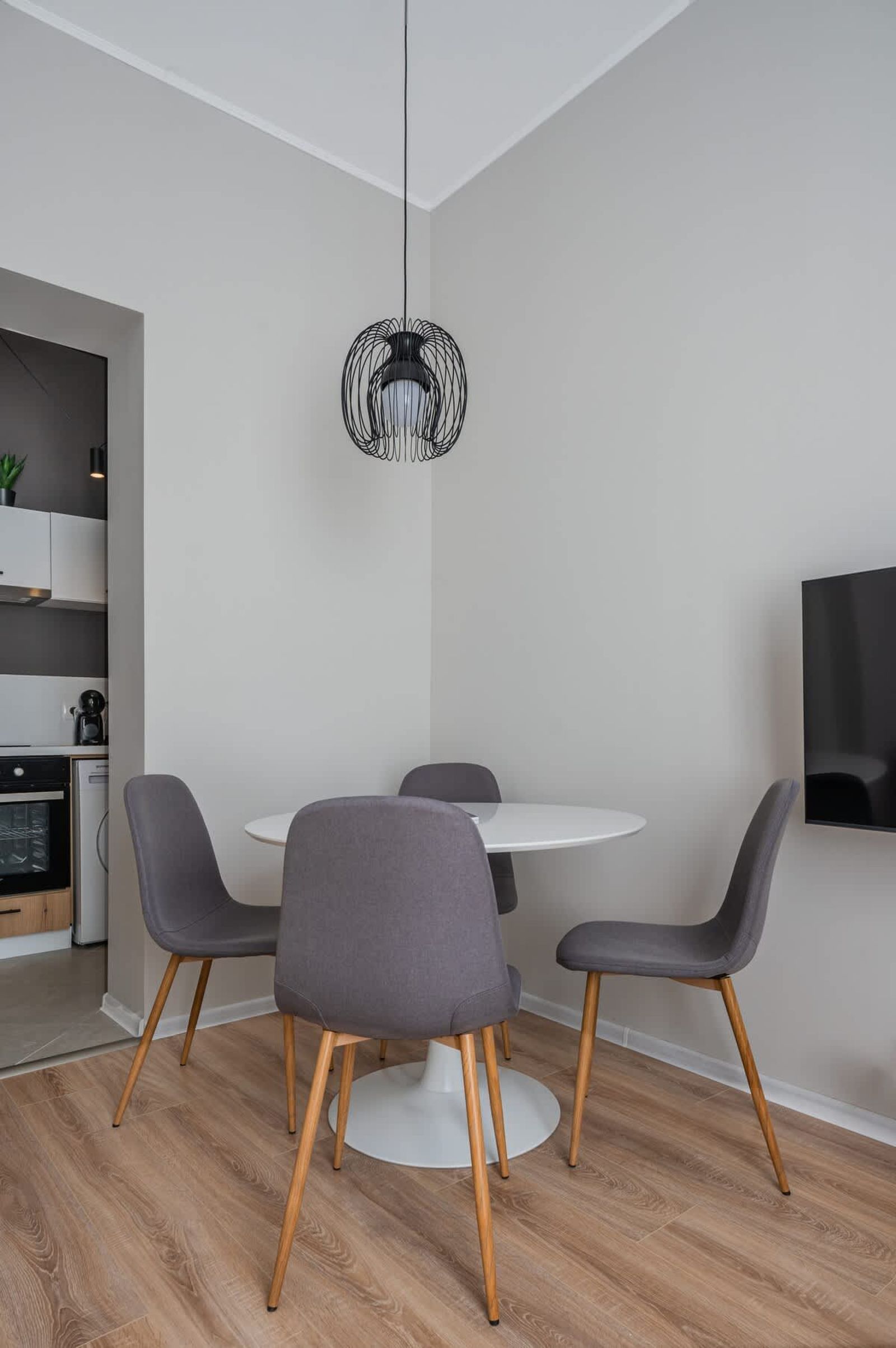 Light and Modern 2BD Flat Next To Women's Market - Photo 11