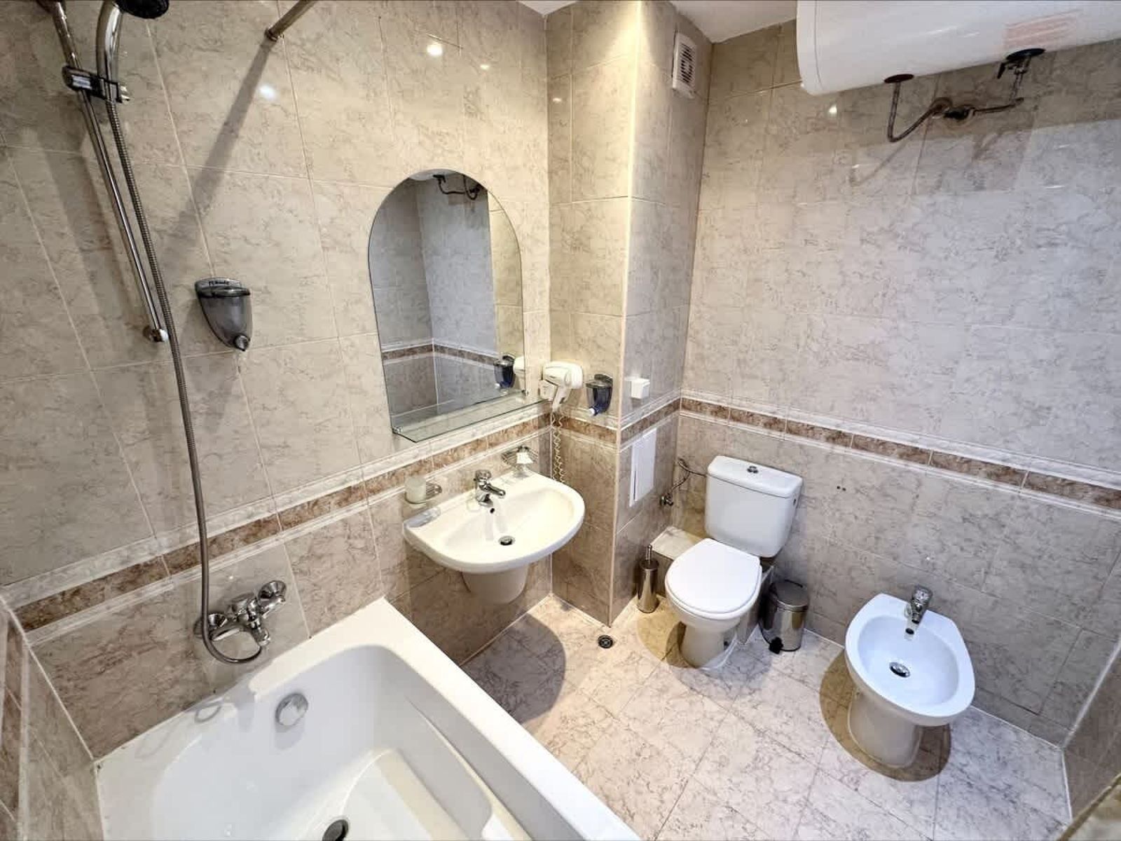 Miramar Palace Family Studio - Photo 26