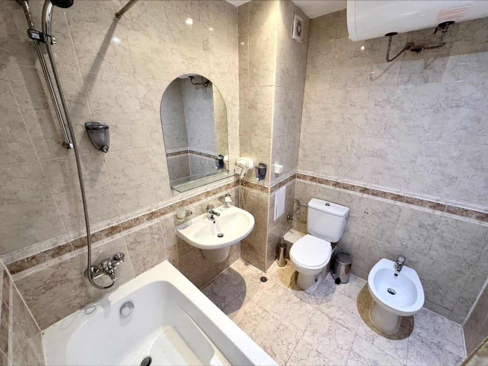 Miramar Palace Family Studio - Photo 26