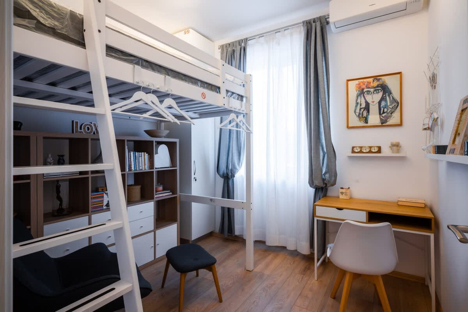 Modern 2BD Flat with Prime Location and Workspace - Photo 13