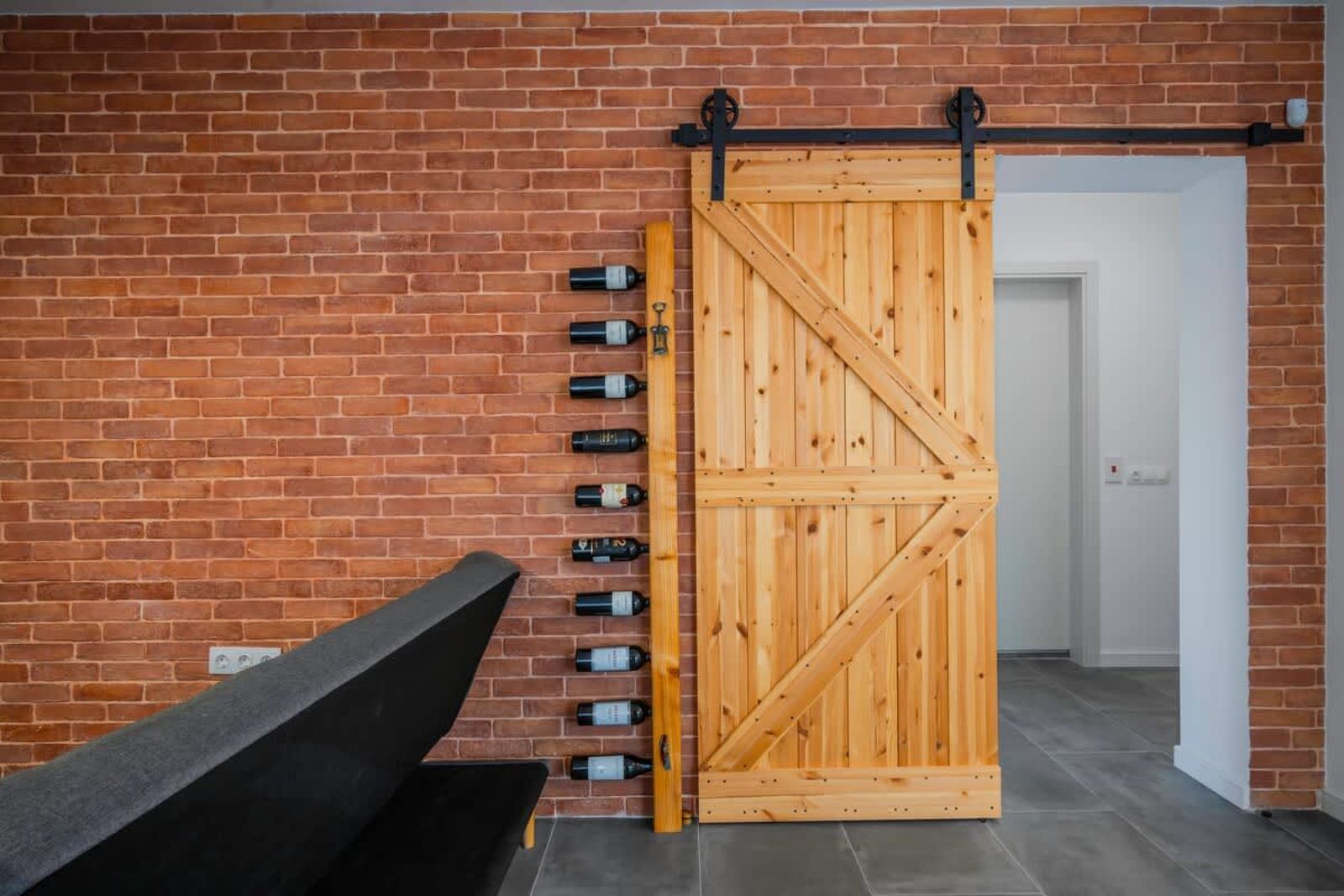 Brick Haven: Contemporary Urban Living Redefined - Photo 5