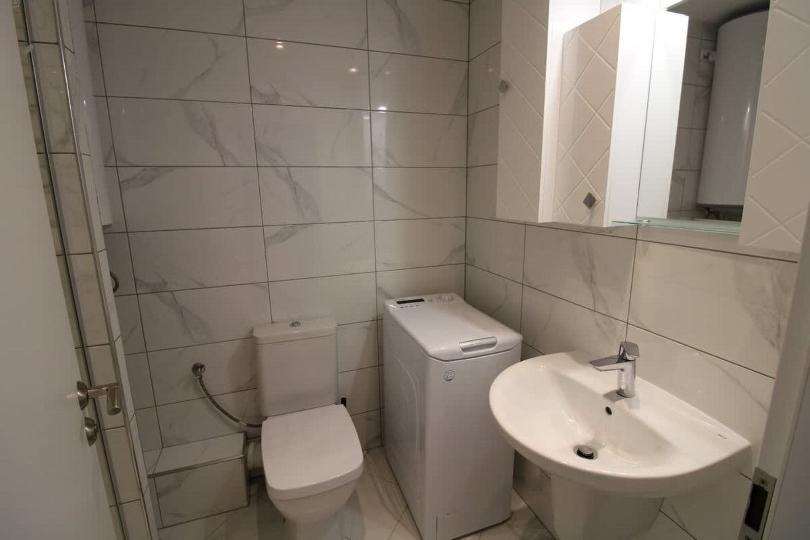 Cozy Kavaci  Apartment with Balcony - Photo 23