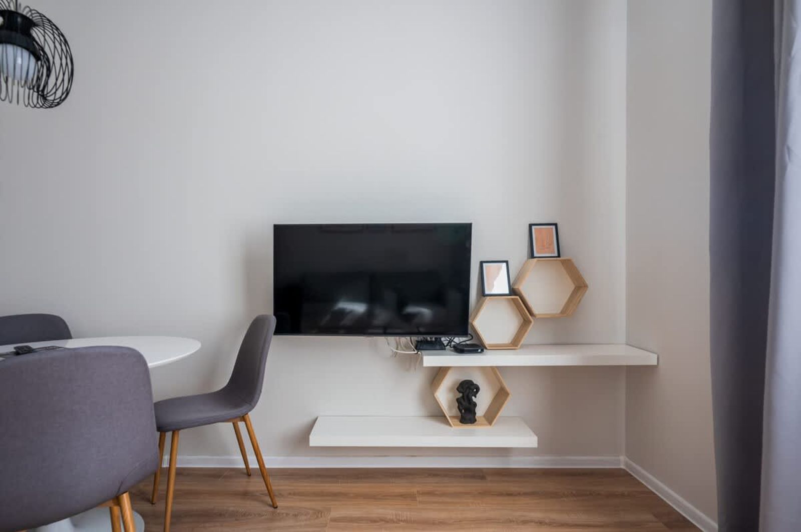 Light and Modern 2BD Flat Next To Women's Market - Photo 10