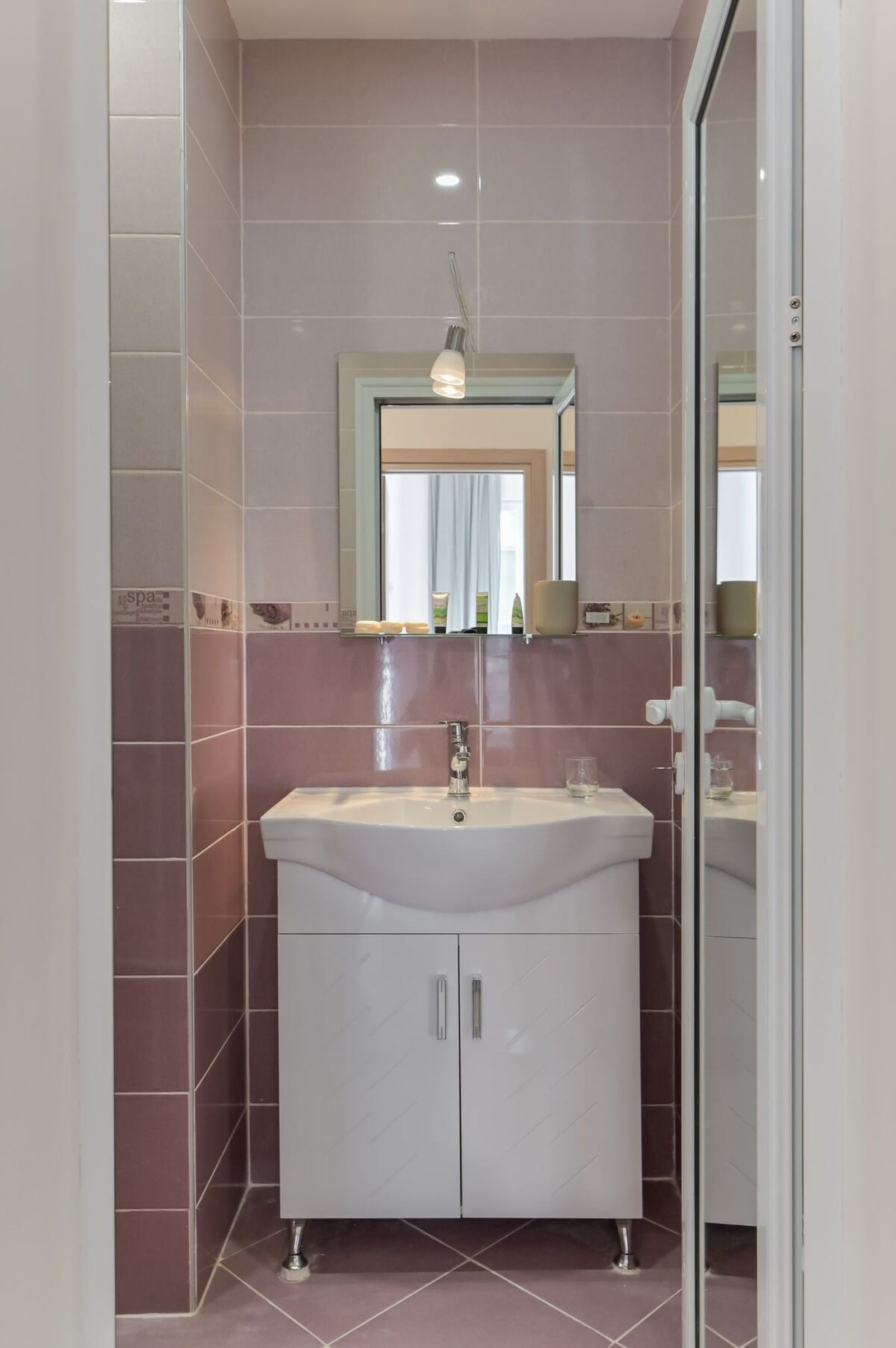 Bright Two-Bedroom Apartment in Top Center - Photo 15