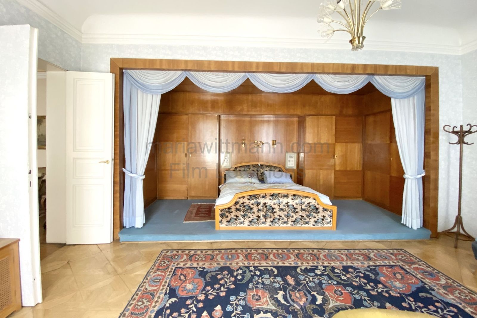Classic Grand Apartment with Connecting Period Drawing Rooms - Photo 16