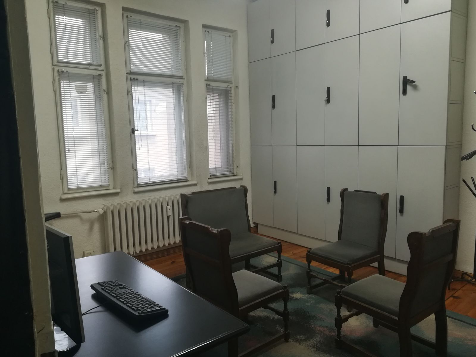 Office in an old building (1938) that is a cultural monument. Size 160 sq. m. No bathroom. No elevator, 4-th floor; 5 rooms; 2 small balconies. - Photo 10