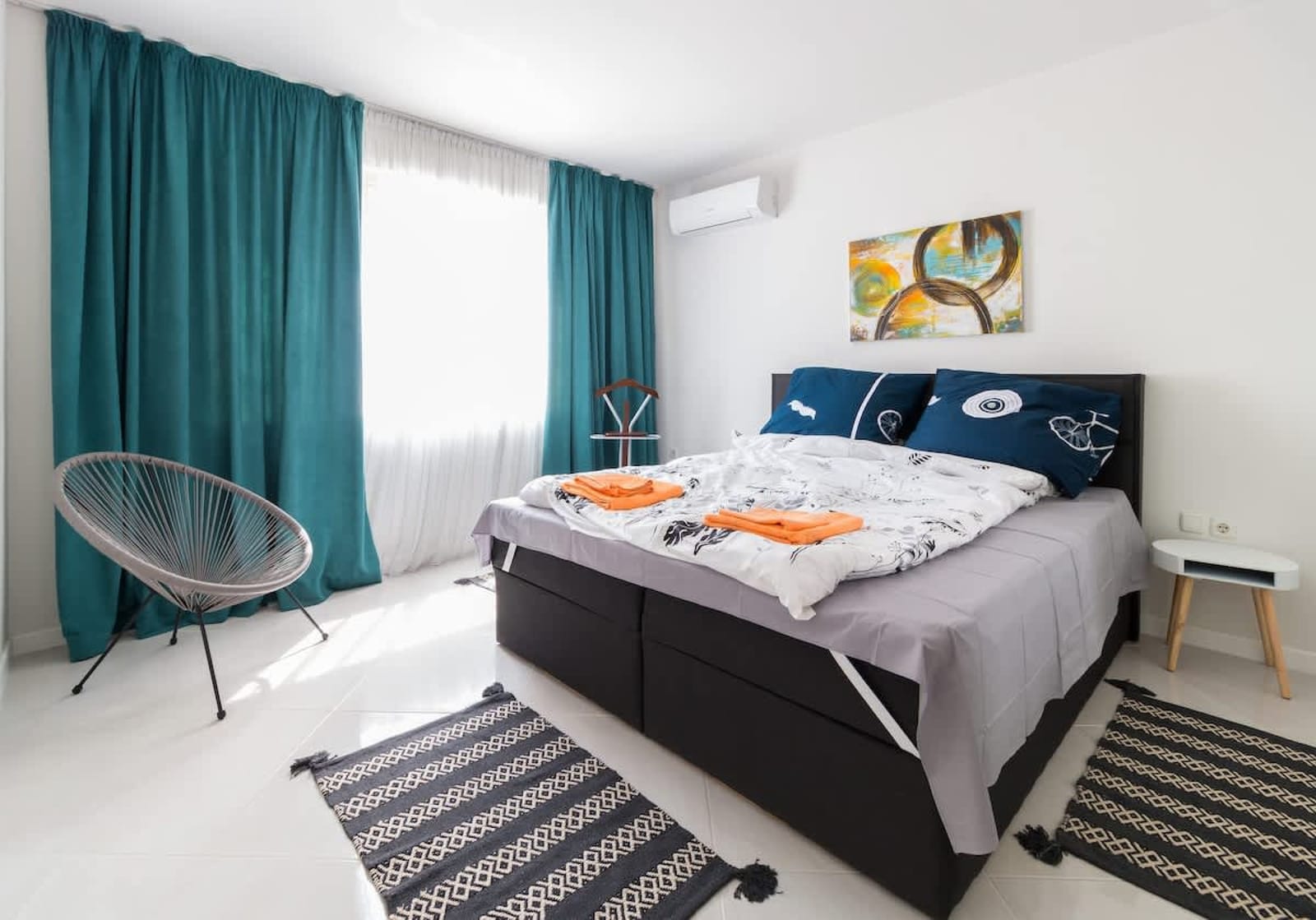 Pop your C-o-l-o-r-s - Funky and Modern 1BDR. Apt. - Photo 4