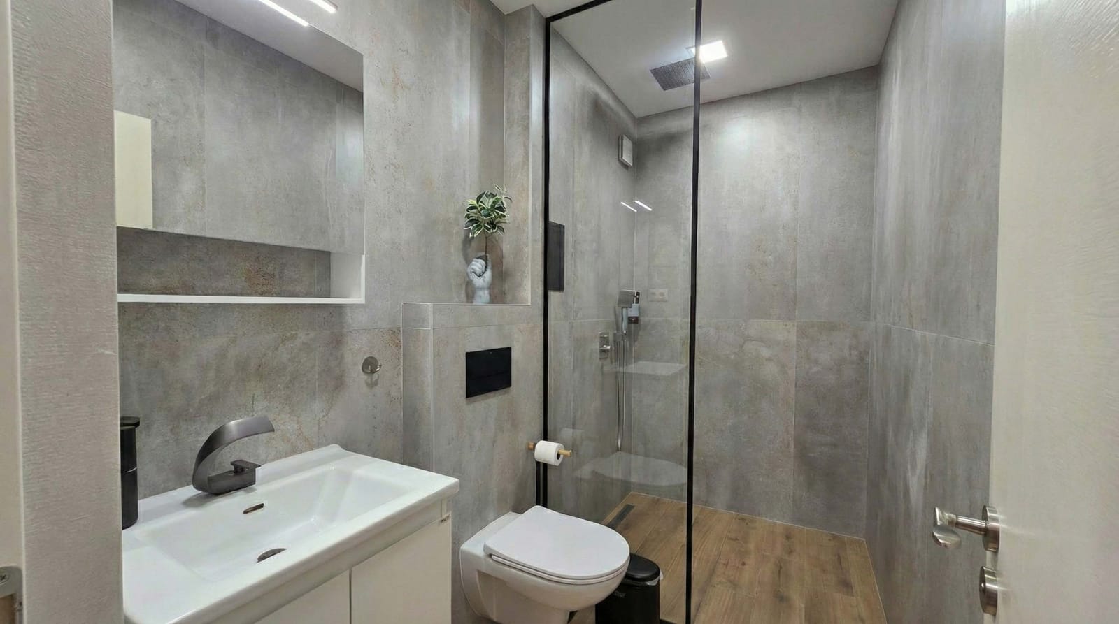 Luxury Apartment with Jacuzzi, River view &amp; Underground Parking - Photo 10