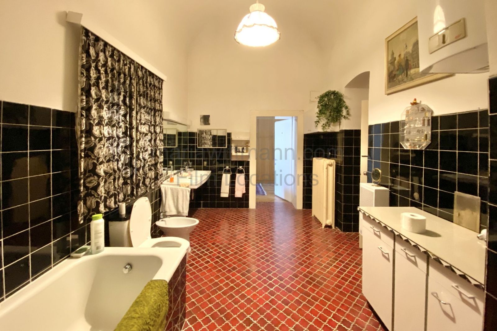 Classic Grand Apartment with Connecting Period Drawing Rooms - Photo 9