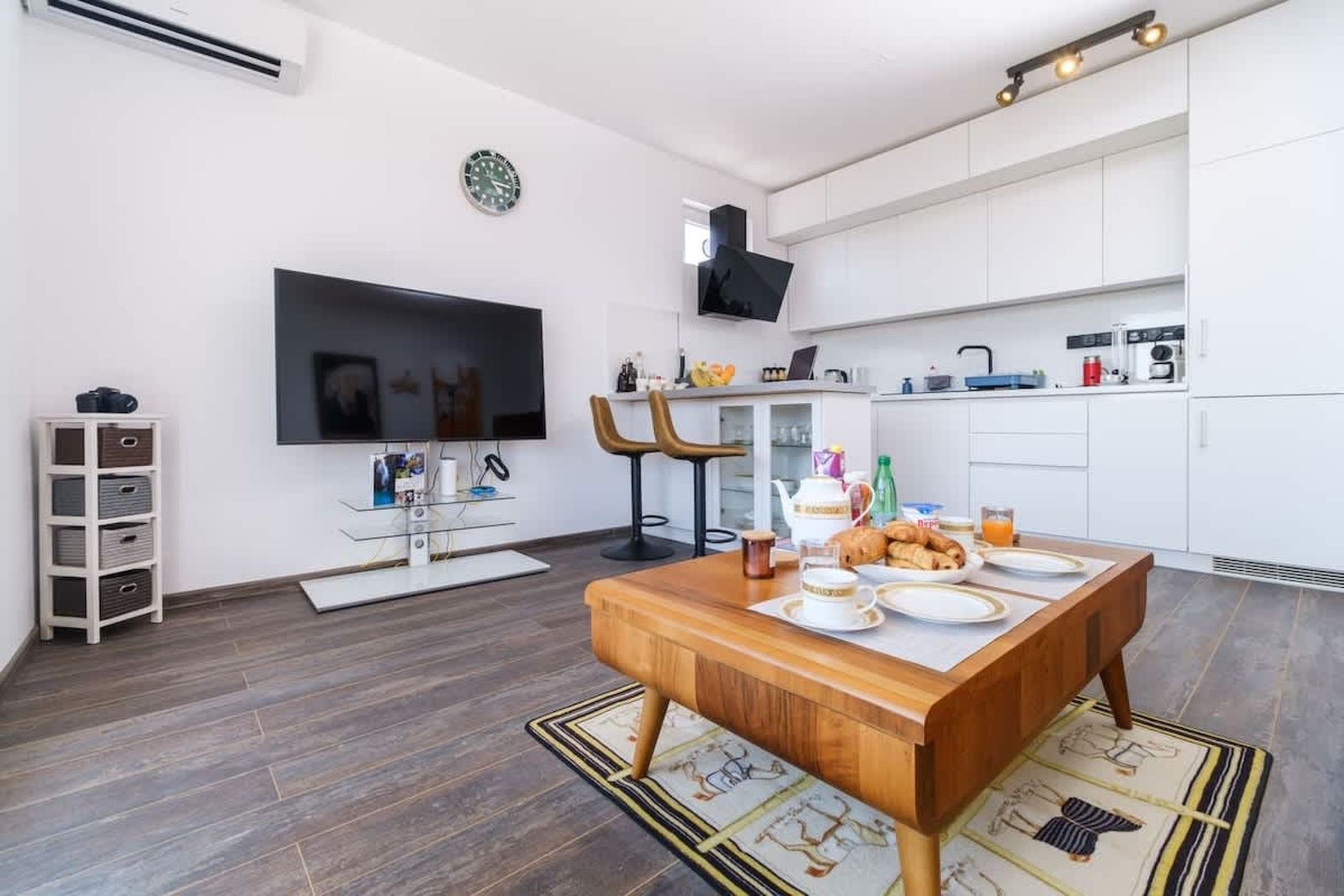 Serene Luxe Oasis Retreat on the Outskirts - Cover Photo