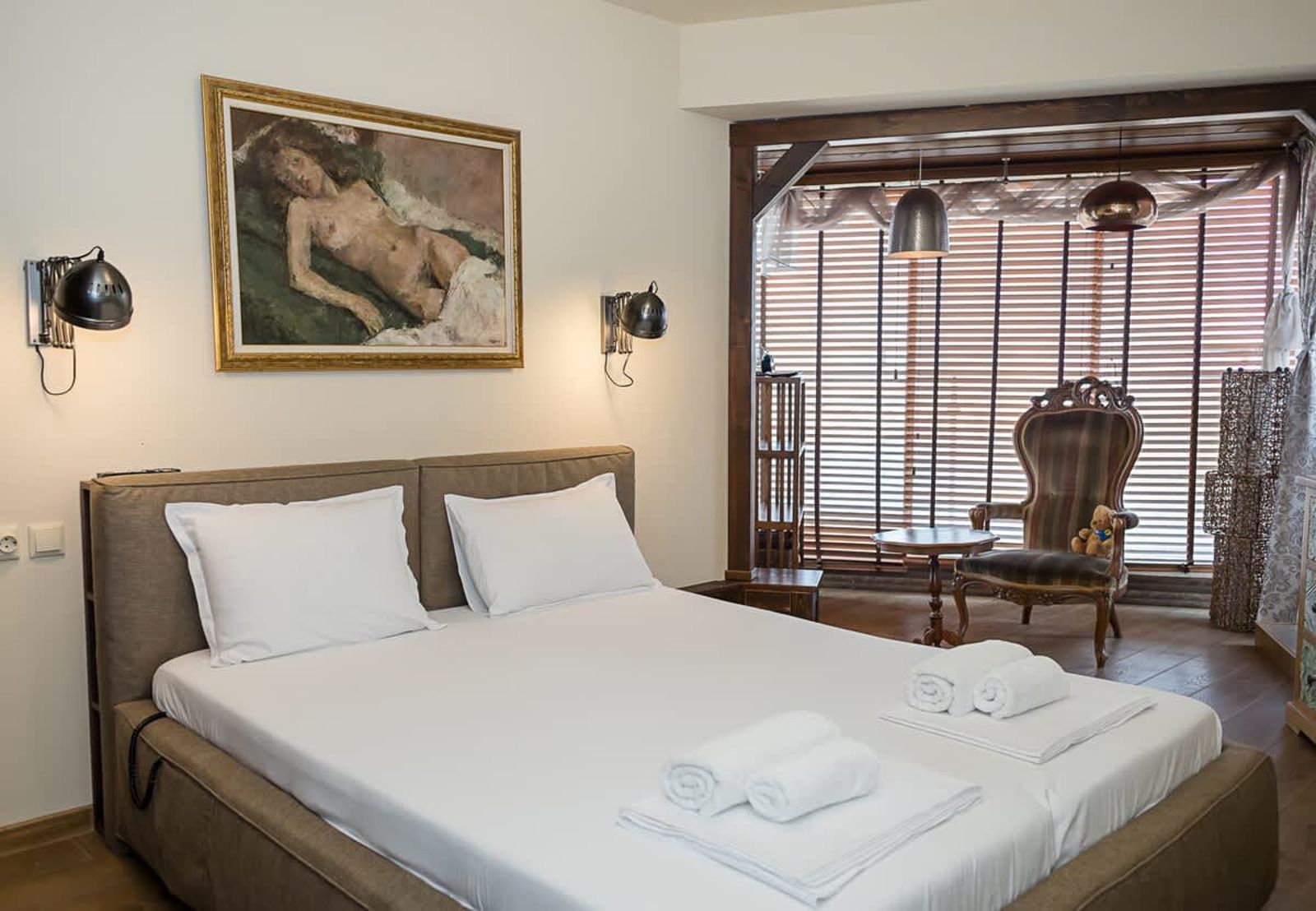 Modern Comfort &amp; Vintage Charm with Panoramic View - Photo 3