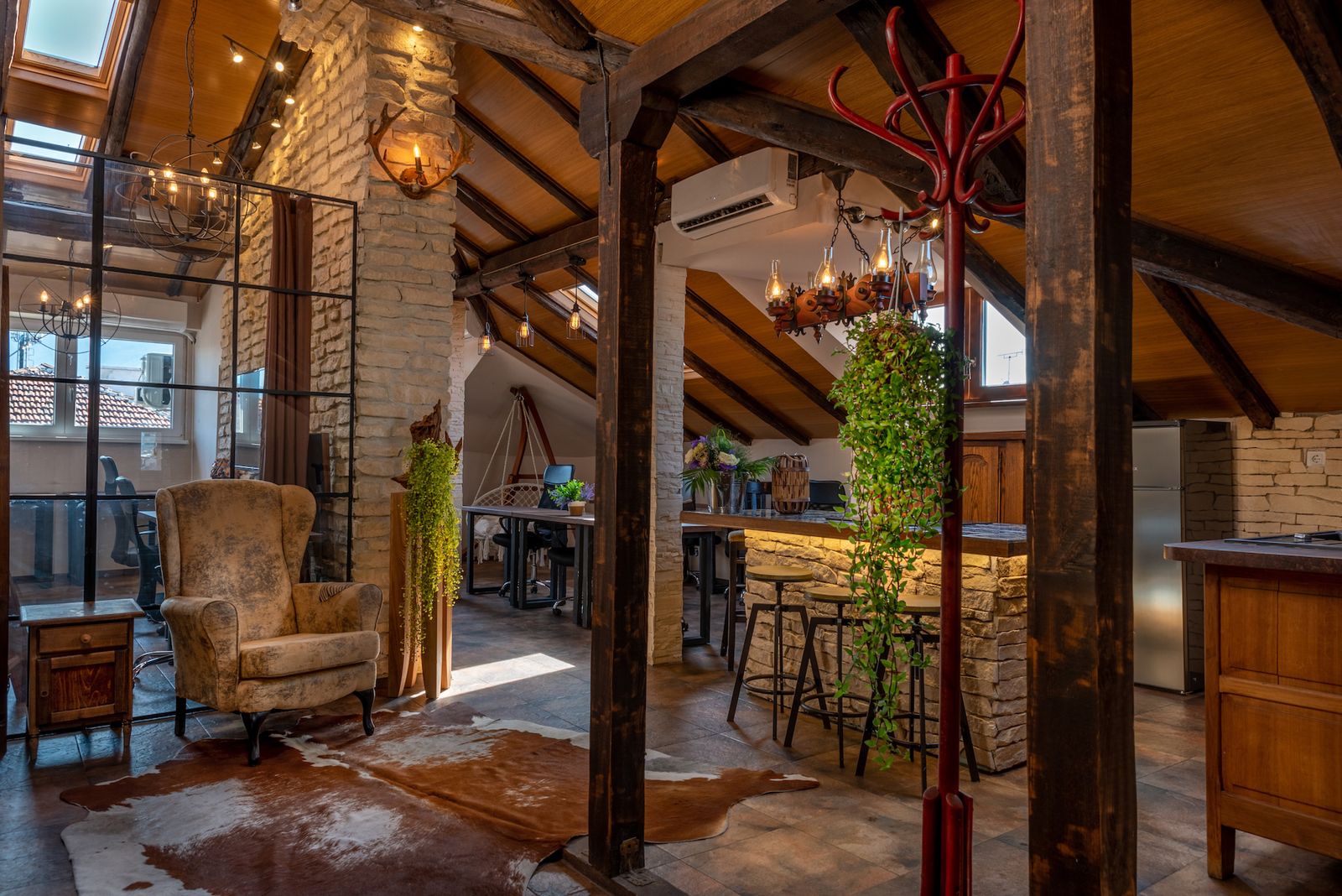 Modern Old Style Co-working space in Sofia - Photo 2