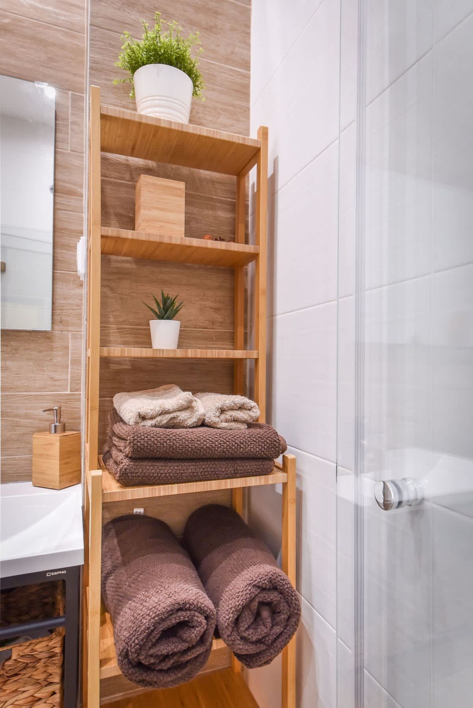 Bright 2BD Center Apartment | AC &amp; Fast Wi-Fi - Photo 23