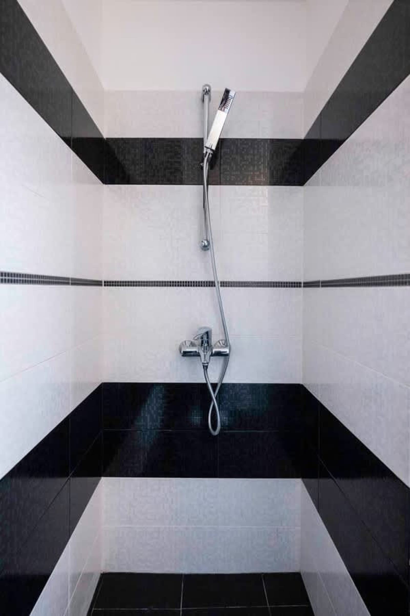 Silver Gem  1BD with desk and balcony - Photo 18