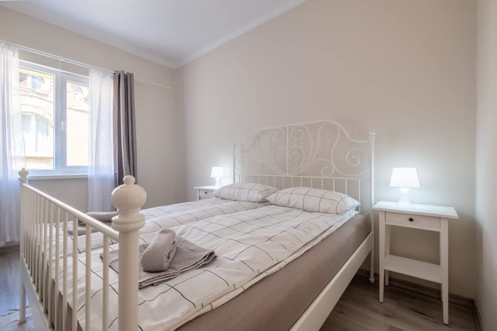 Central Charm  2BD apartment close to NDK - Photo 12