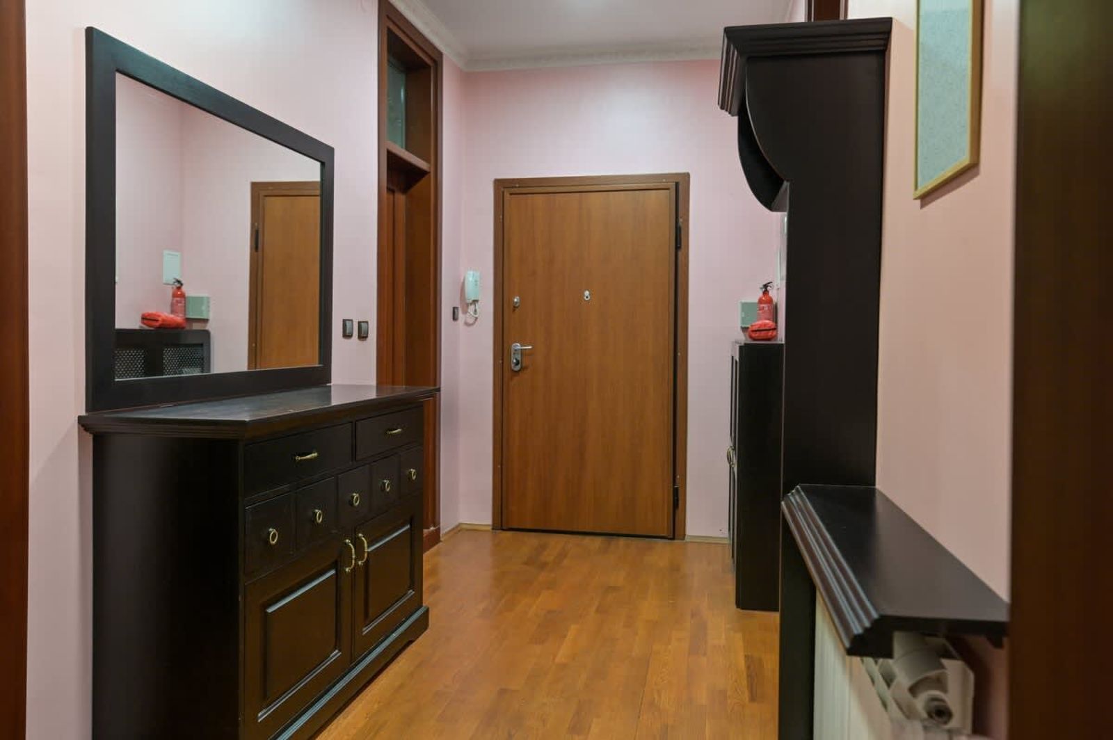 Colorful &amp; Elegant 2BD Flat – Premium Central Stay - Photo 15