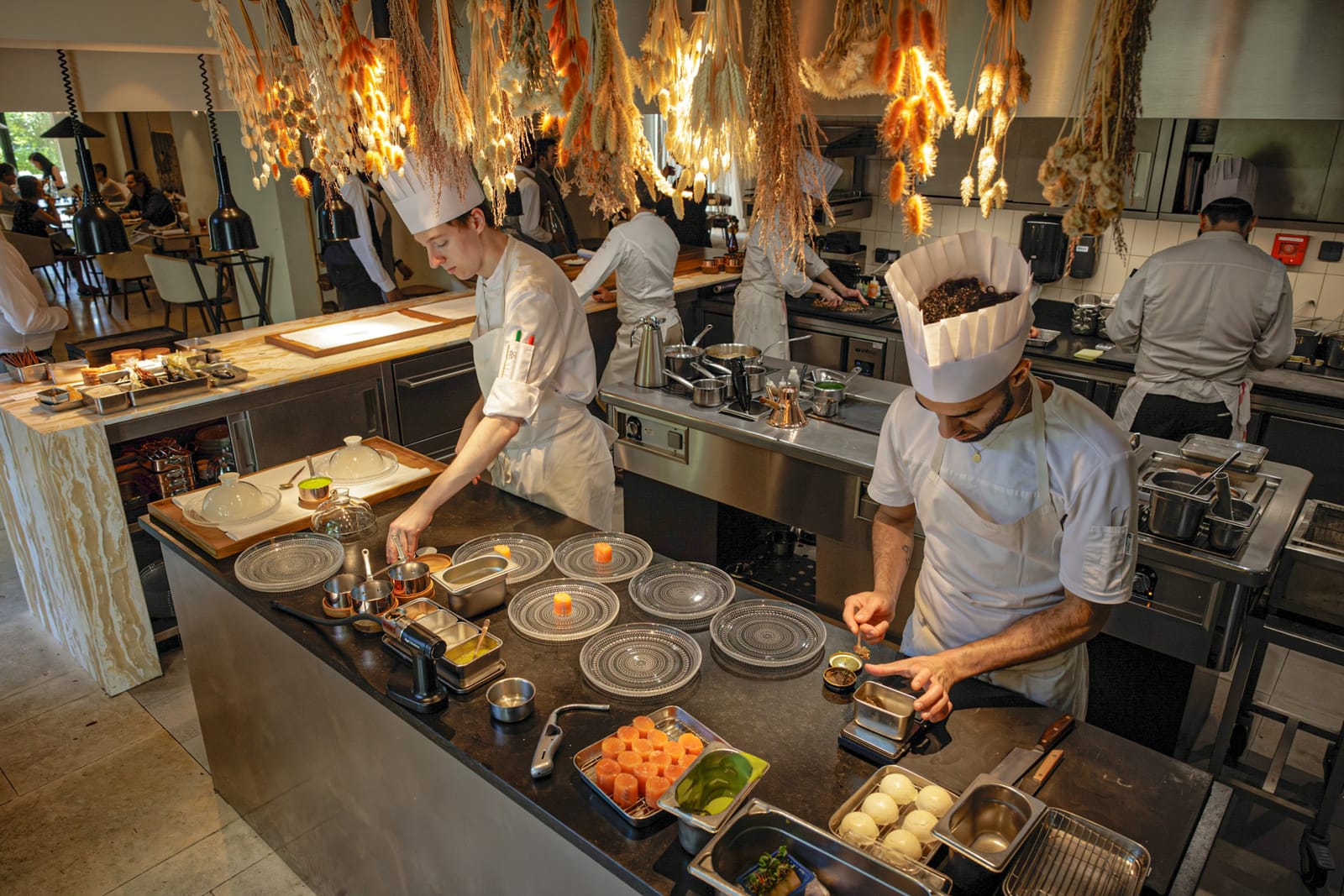 Le Corot restaurant - A Michelin star restaurant in the vaults of the property, with an elegant setting - Photo 8