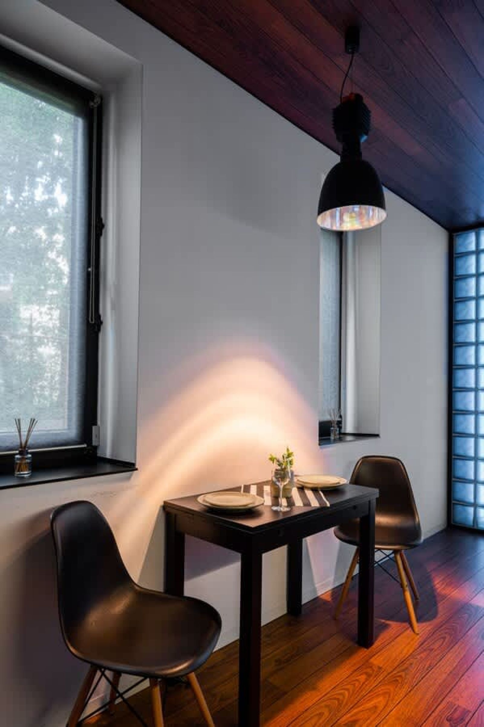 Urban Oasis: Modern Studio with Private Garden - Photo 4