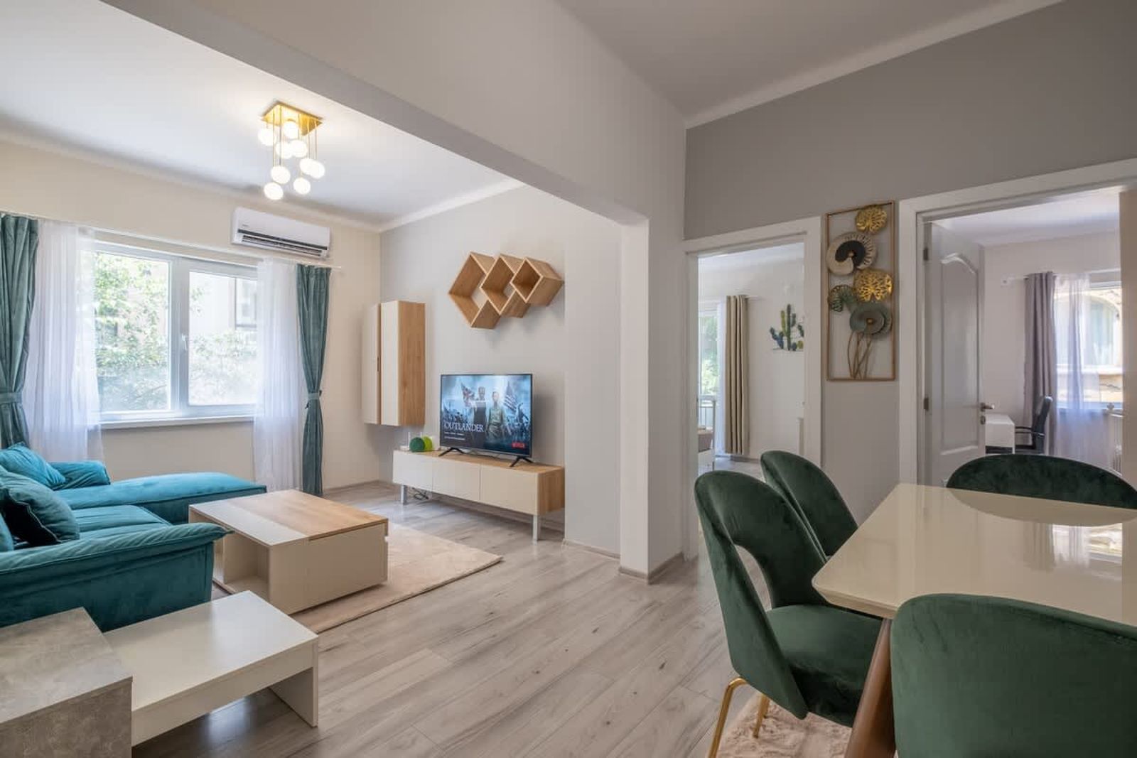 Central Charm  2BD apartment close to NDK - Photo 8