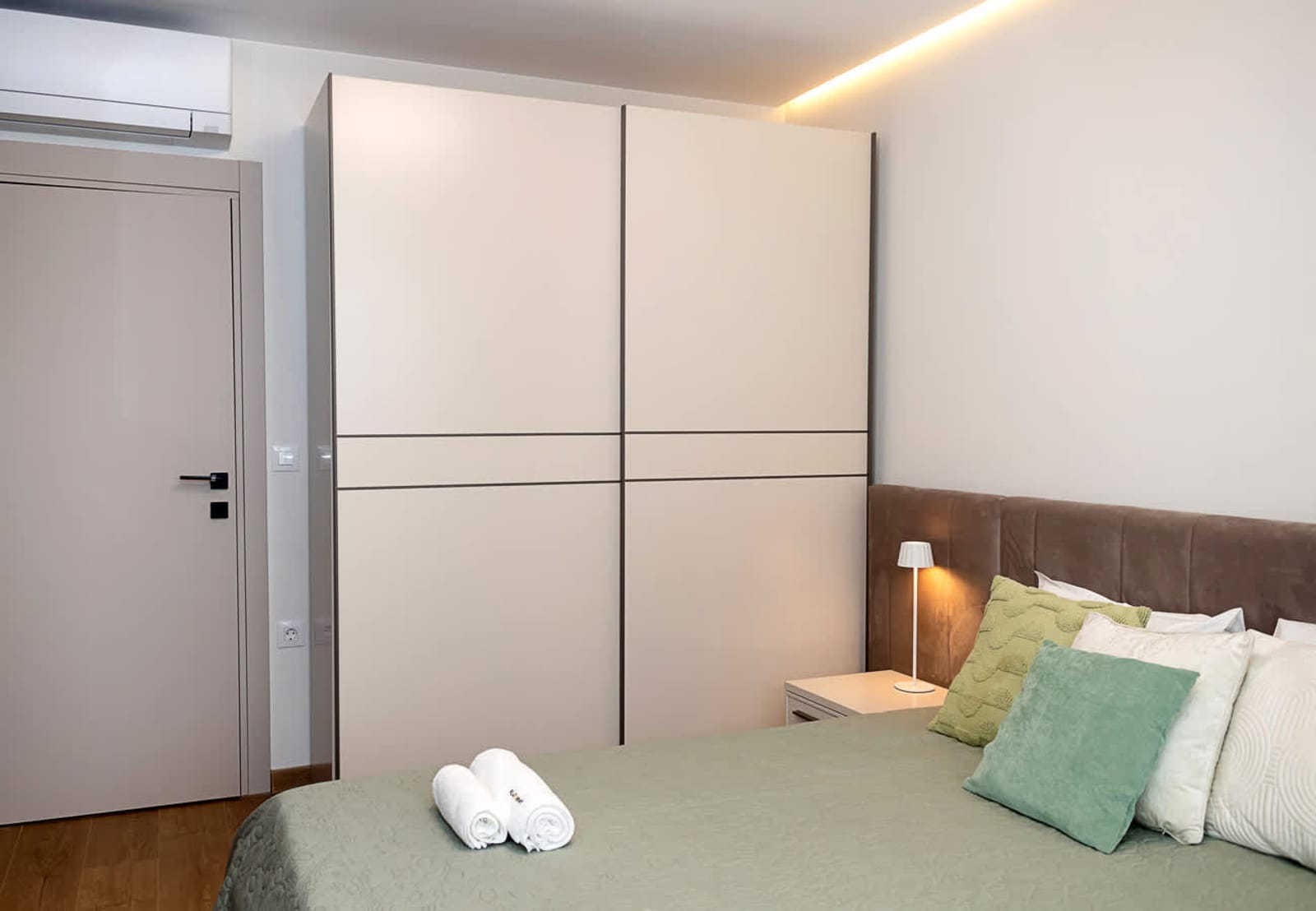 Cozy 1-Bedroom with Sea View &amp; Parking - Photo 20