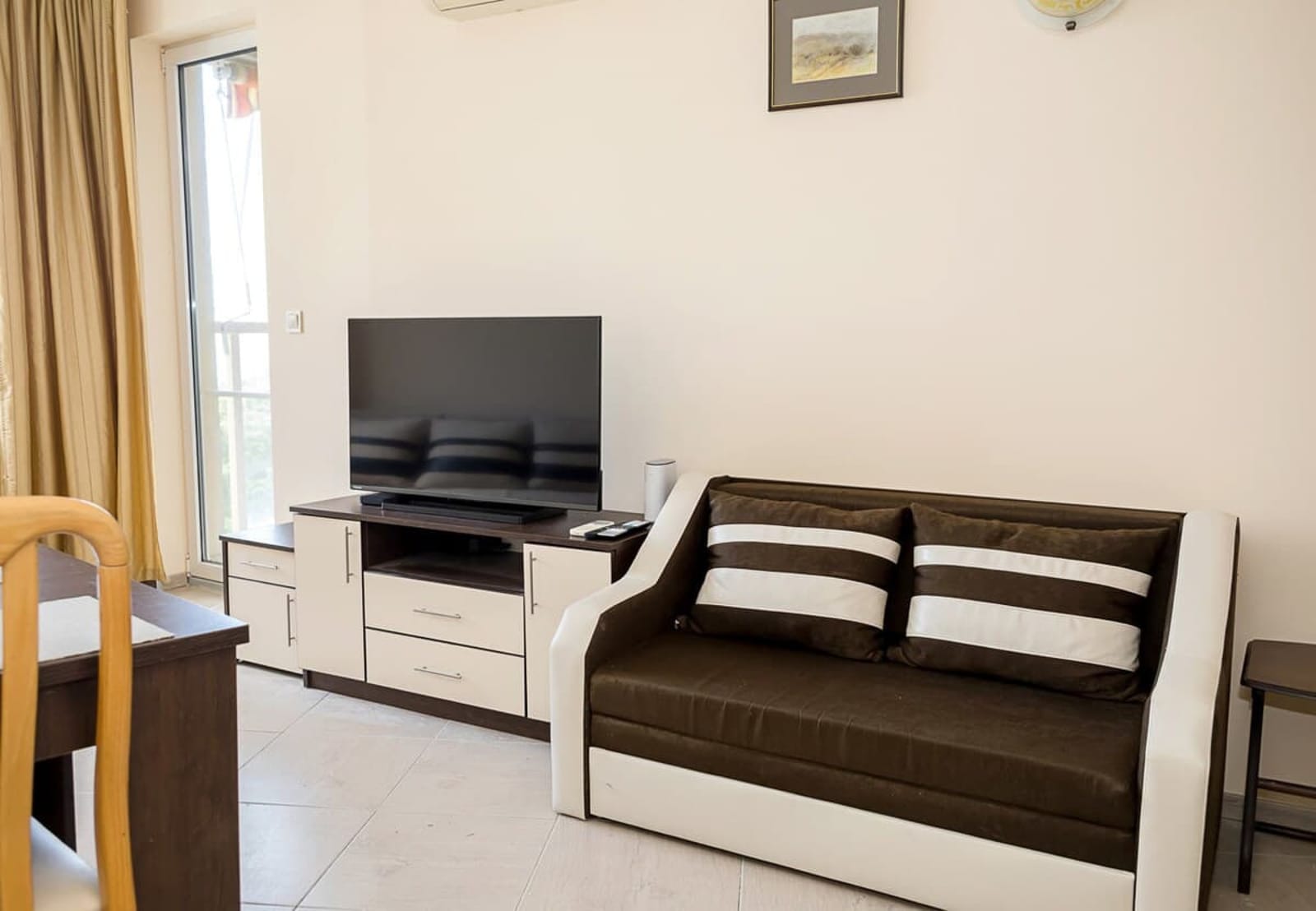 Cozy Retreat with Sea View &amp; Balcony | Nikea Park - Photo 9