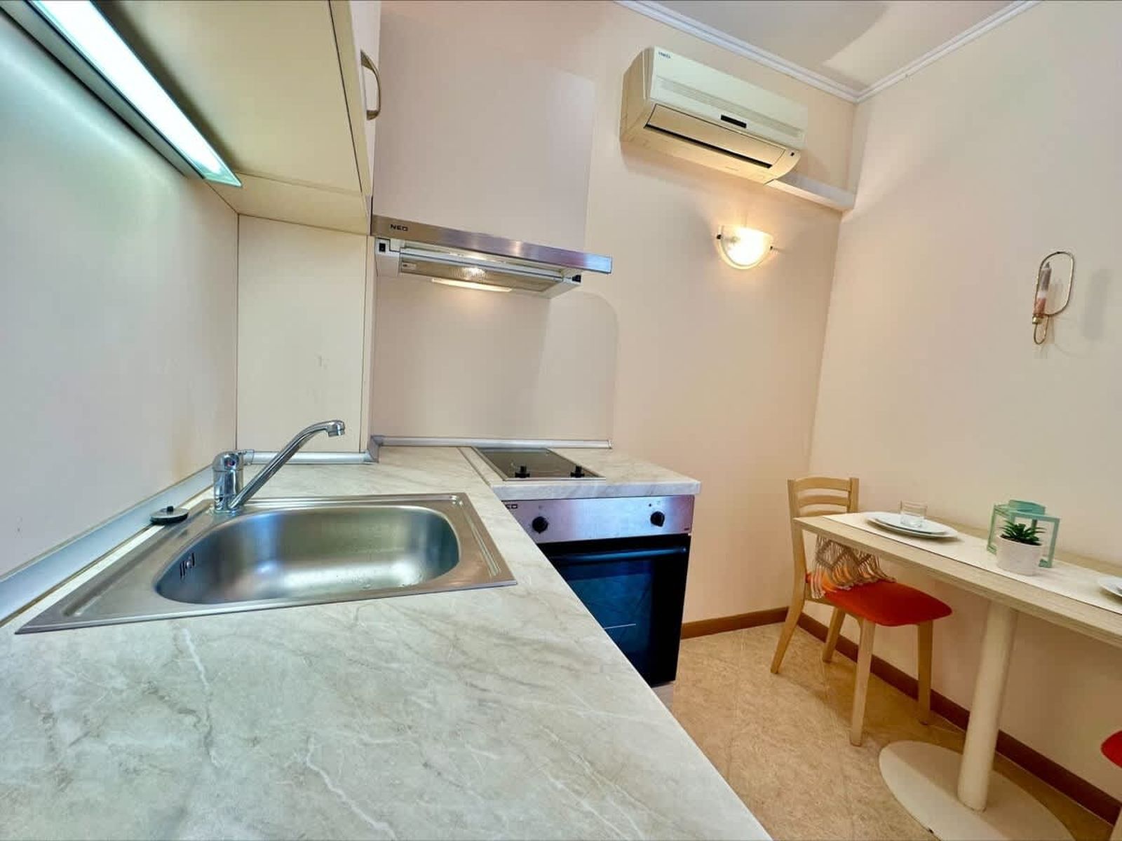 Cozy Apartment with Balcony  Royal Sun - Photo 21