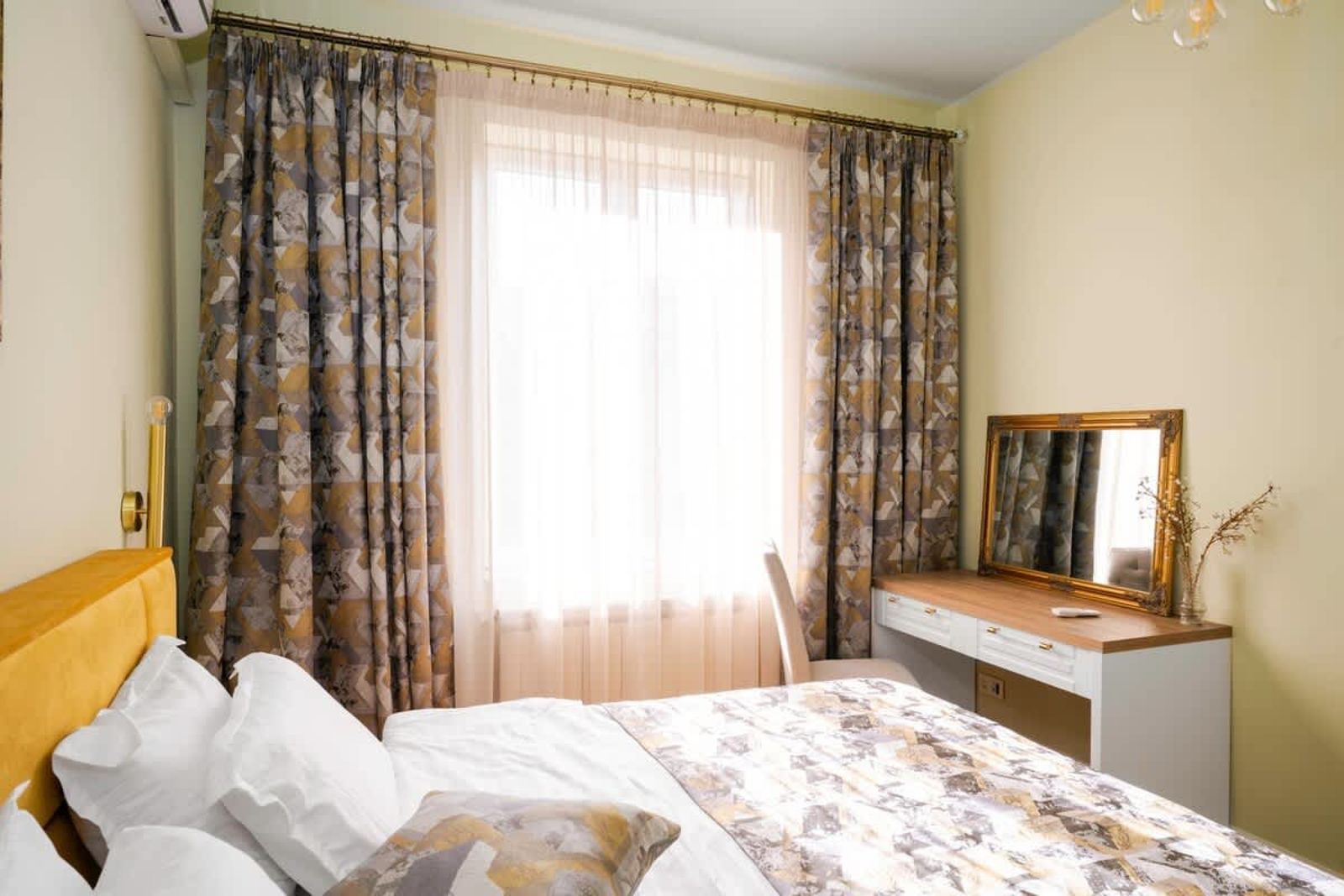 Urban Charm &amp; Comfort - Chic 2BD in Prime Location - Photo 16