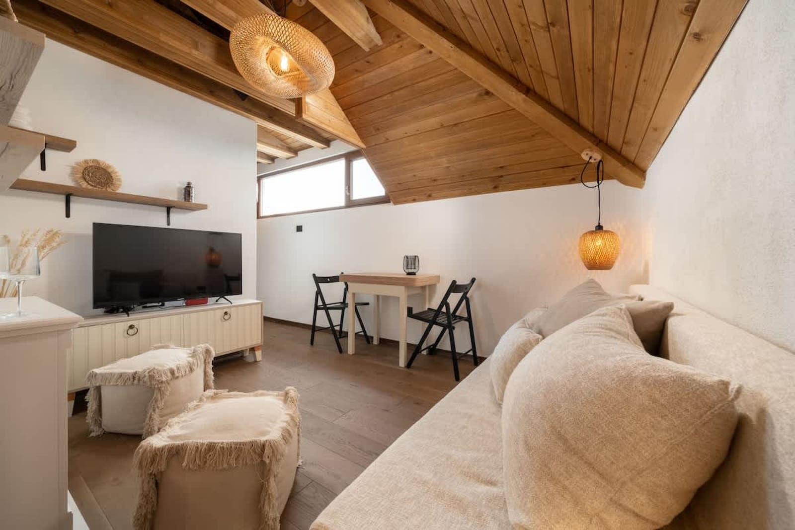 Gurgulyat view - 1 Bedroom Loft - Photo 5