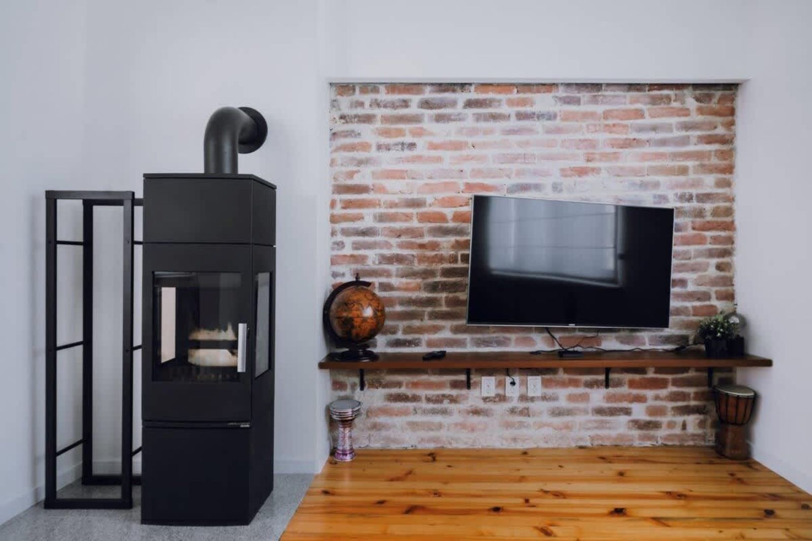 Luminous Central Retreat Spacious 2BD Apartment - Photo 13