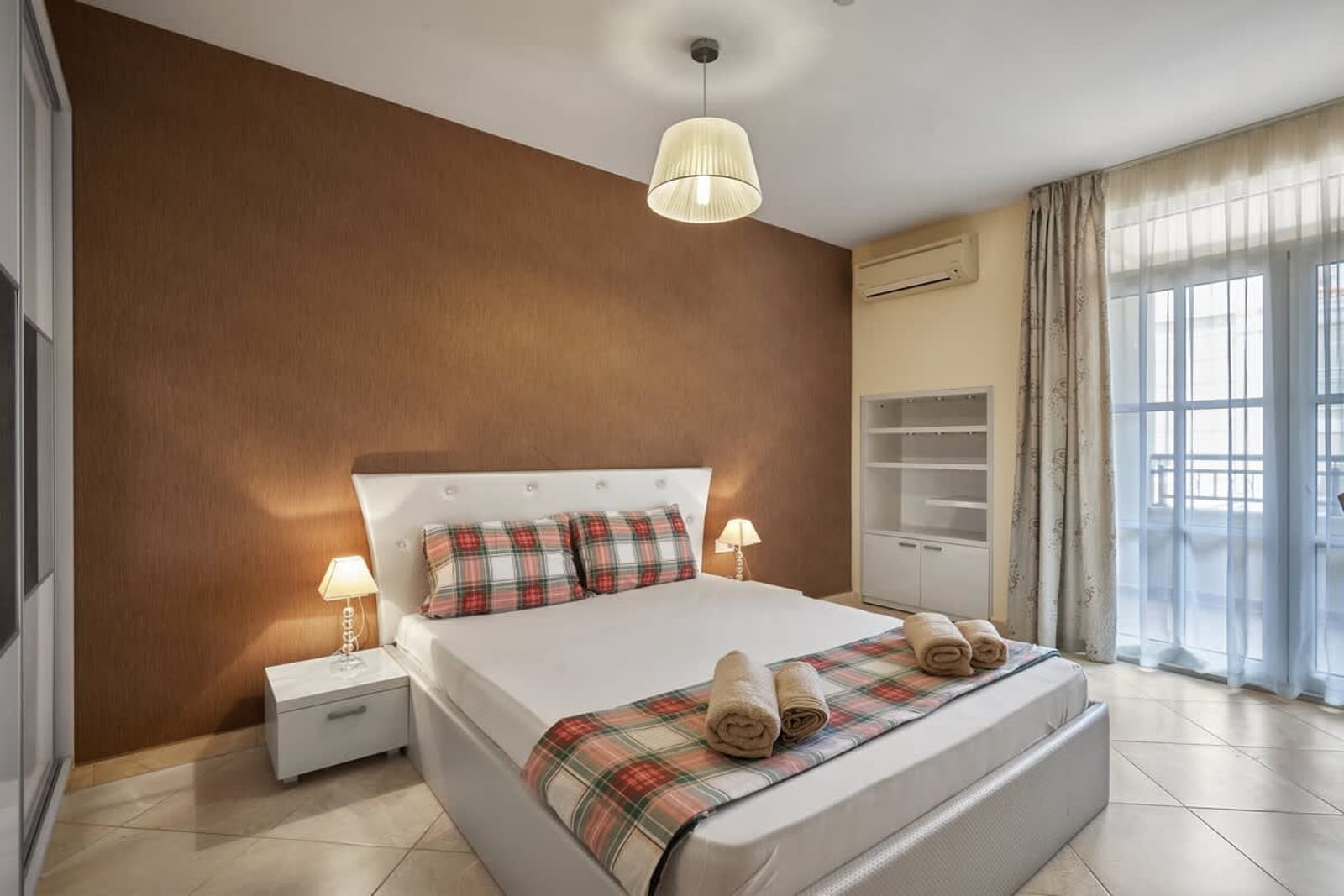 2BD Flat with Balcony in Flores Garden Complex - Cover Photo