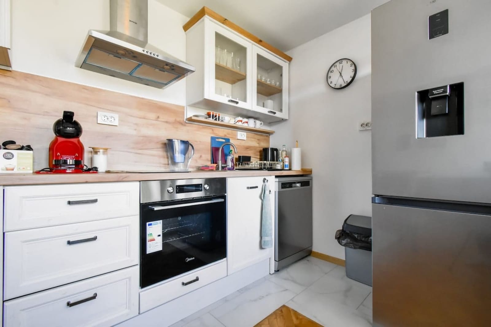 Split-Level City Stay with Balcony - Photo 2