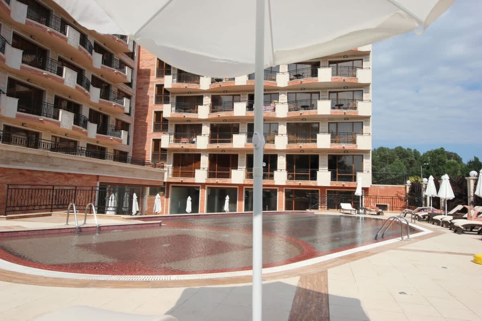 River Park Superior Studio with pool view - Photo 12