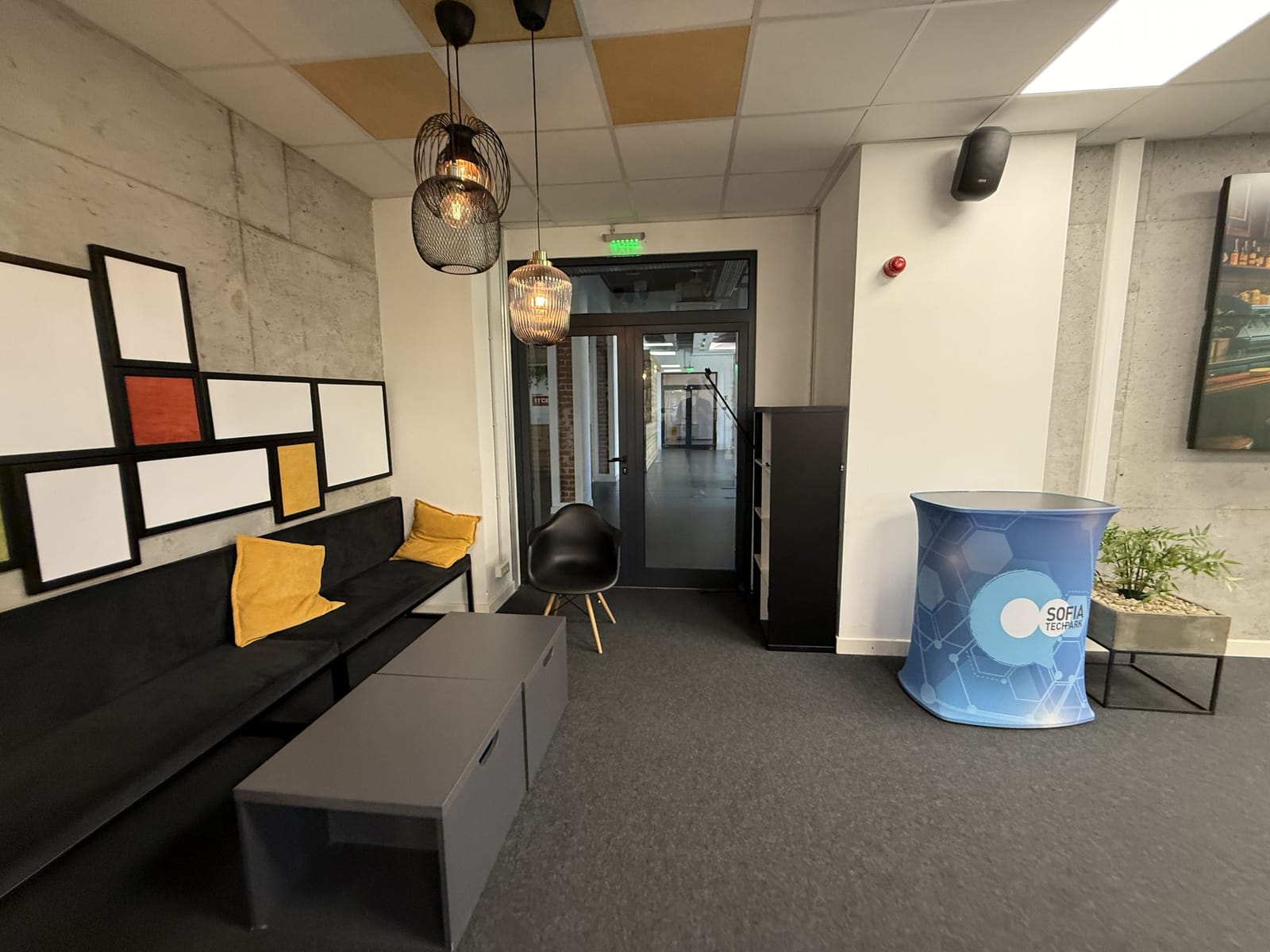 Modern Conference Room in the Heart of Sofia - Photo 17