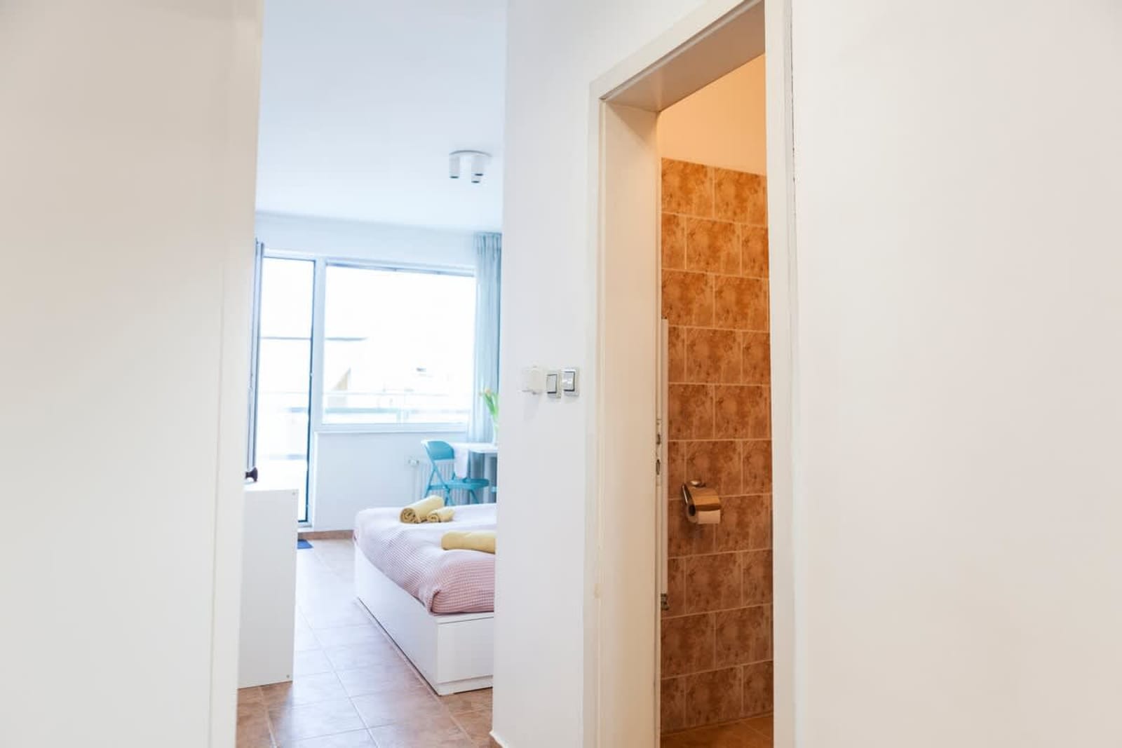 Tony's Sunny Rooftop Studio - Photo 7